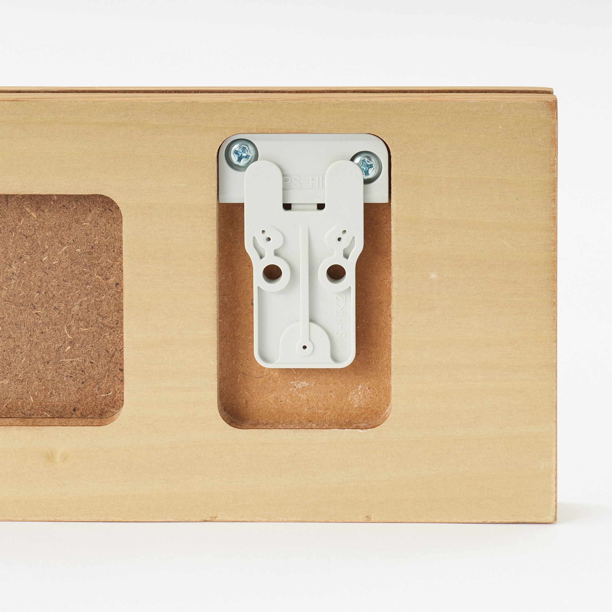 壁に付けられる家具３連ハンガー