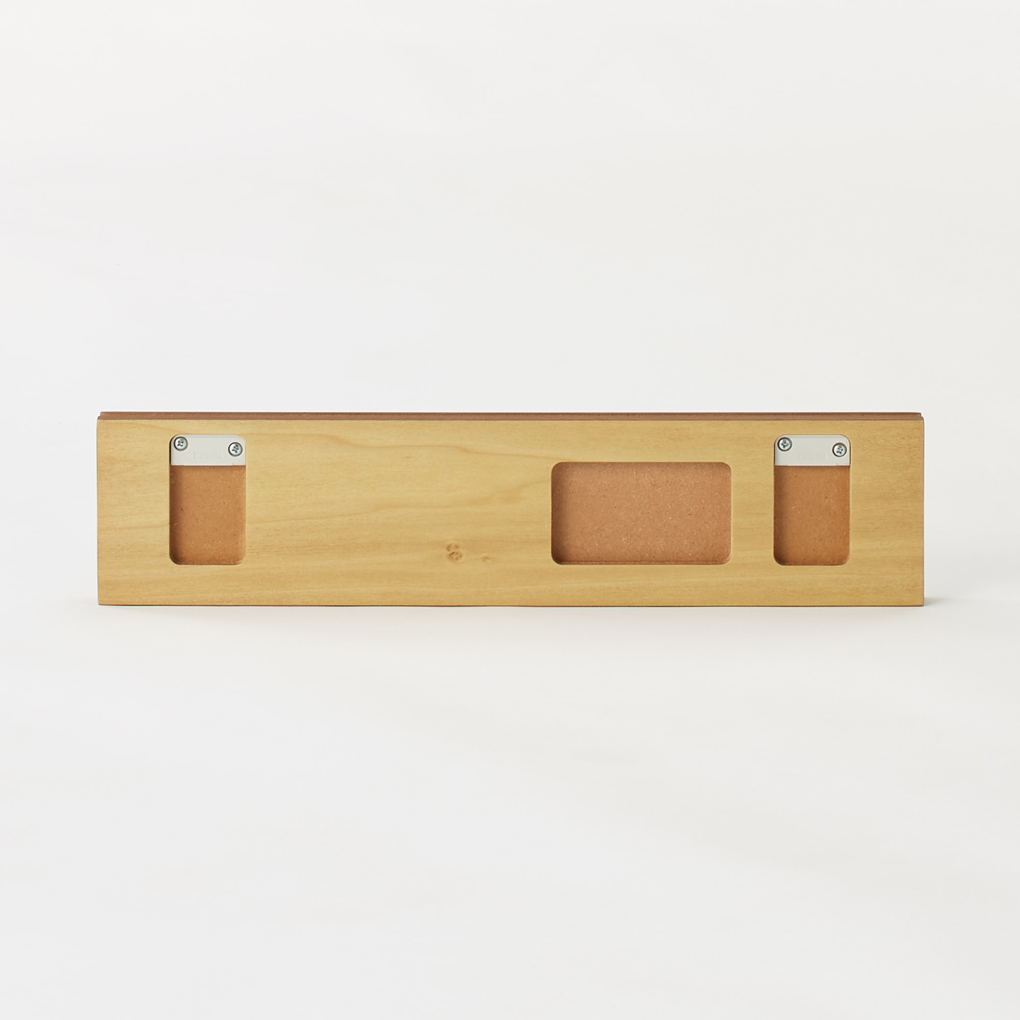 壁に付けられる家具３連ハンガー