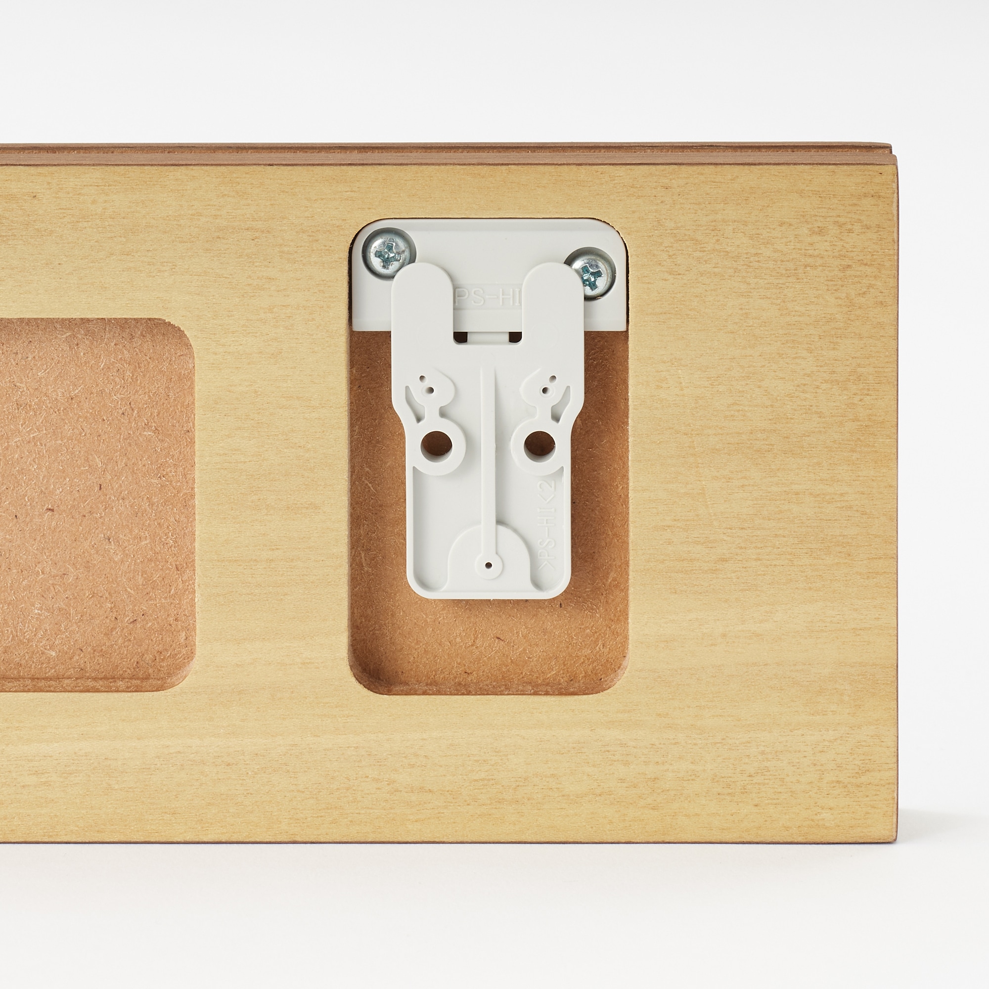 壁に付けられる家具３連ハンガー