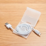 ポリプロピレン　スマホスタンド付ケーブル収納