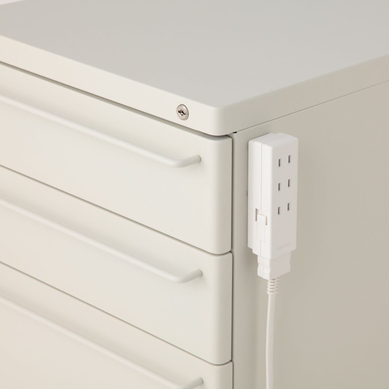 ジョイントタップ　ロック付　コンセント３個口