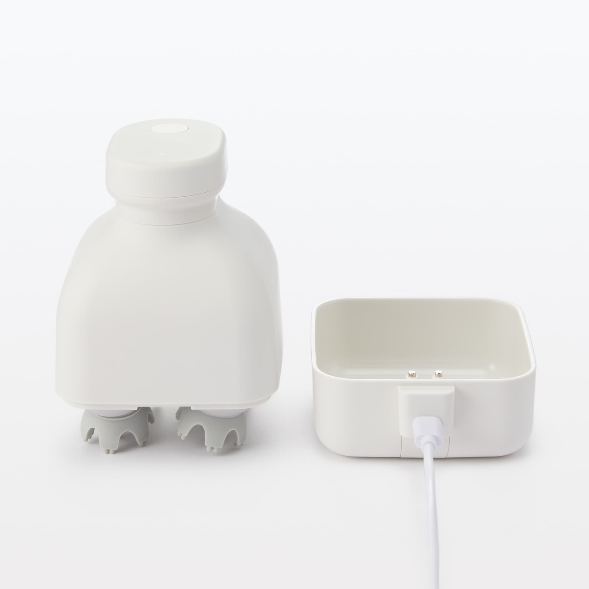 お風呂で使える充電式頭皮ケアブラシ