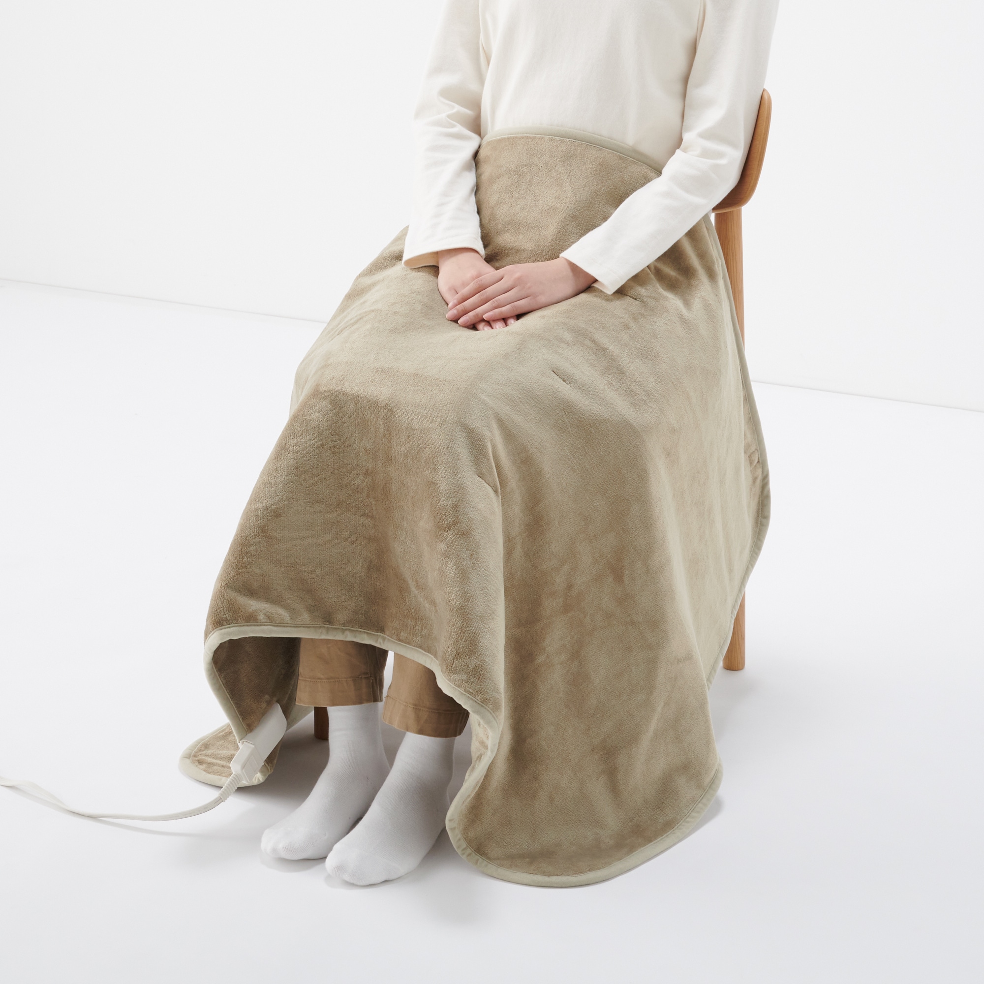 羽織れる電気ひざ掛け　ライトブラウン