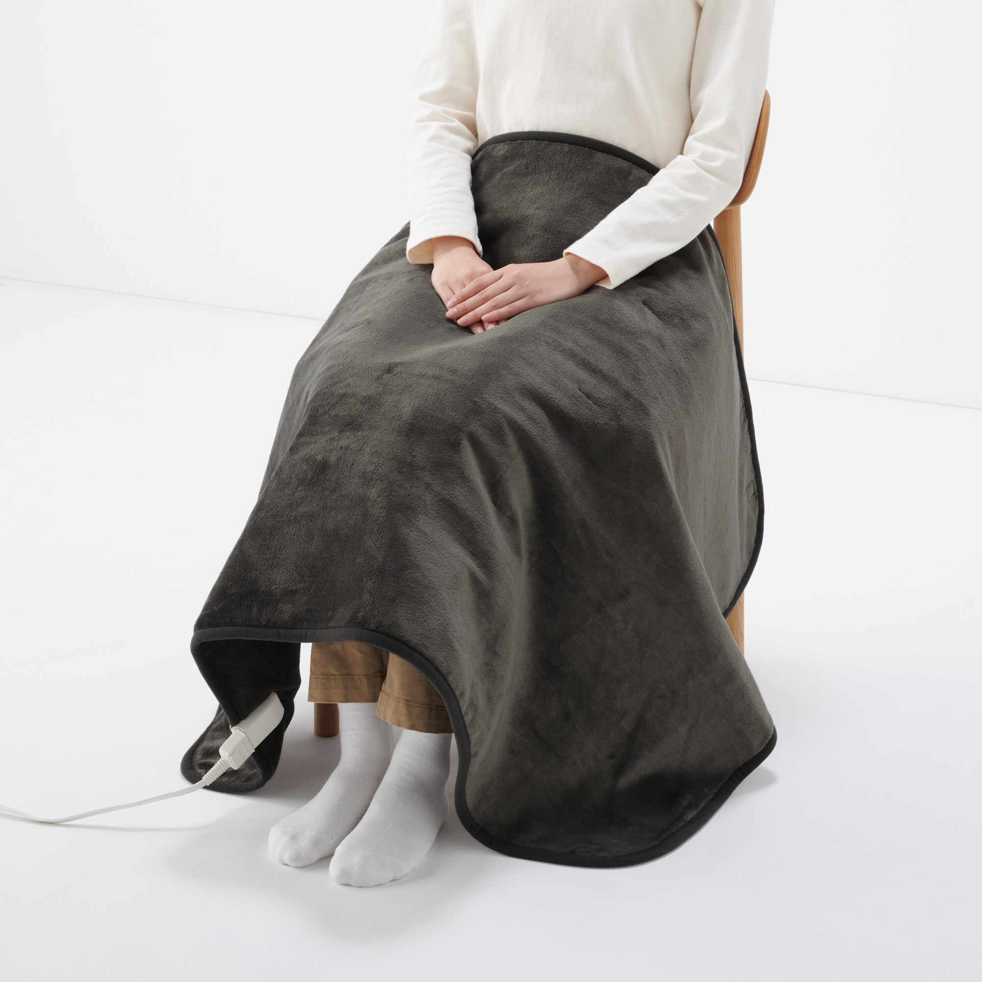 羽織れる電気ひざ掛け　ダークブラウン