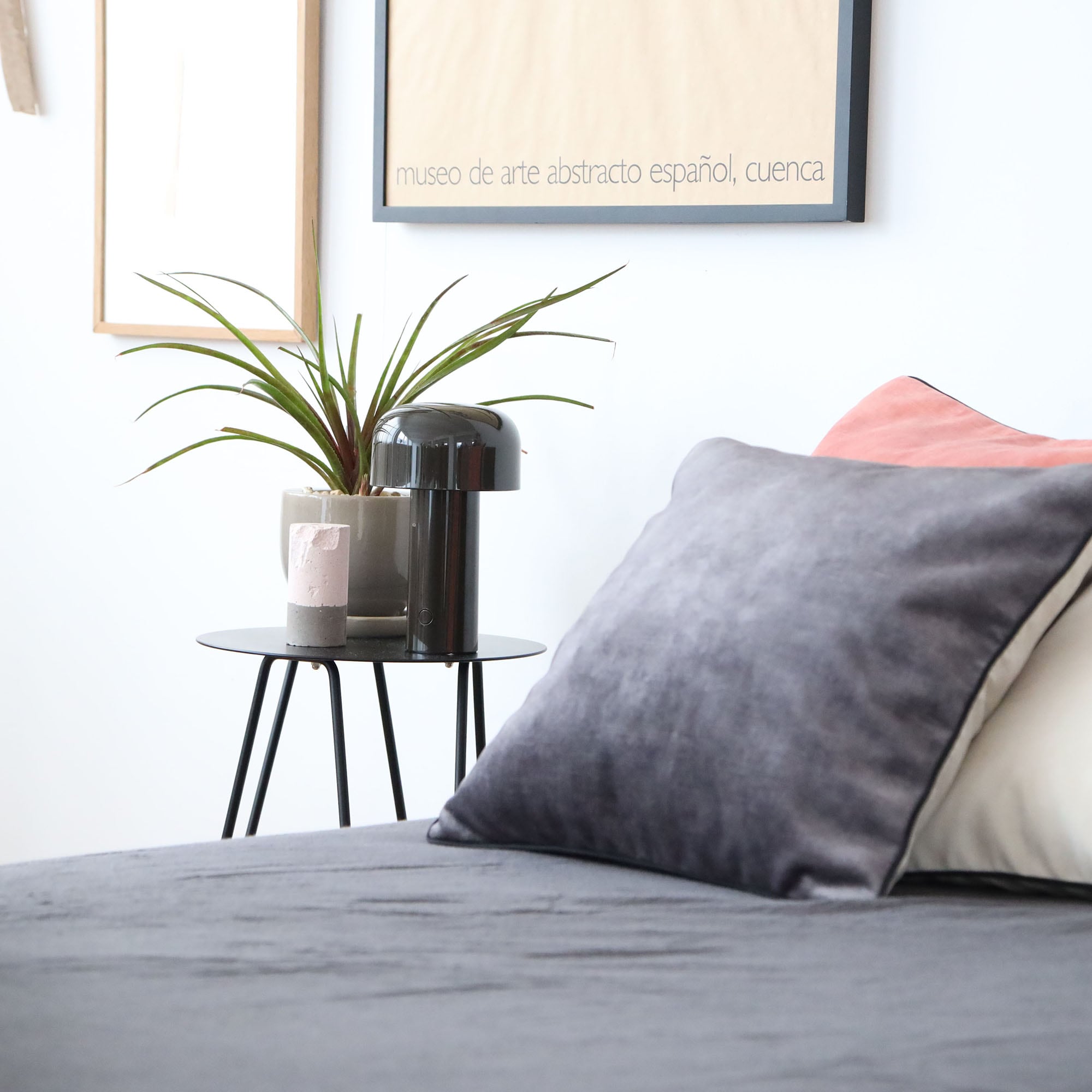 ［ＩＤＥＥ］ＷＡＬＬＡＢＹ　ＳＩＤＥ　ＴＡＢＬＥ　Ｂｌａｃｋ