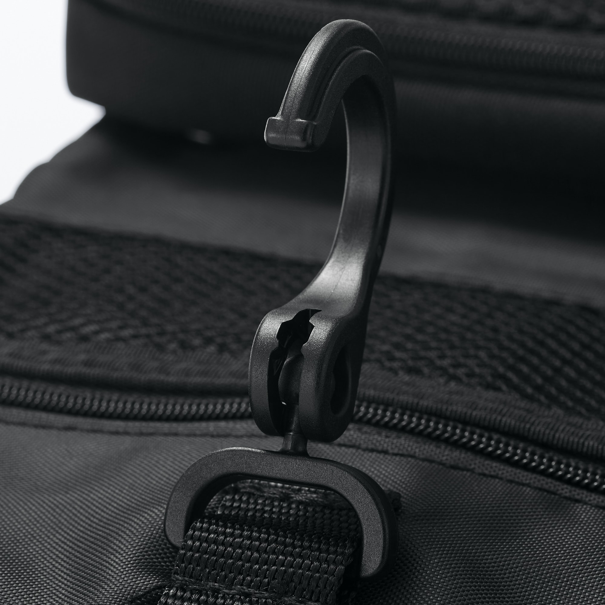 ポリエステル　吊るして使える着脱ポーチ付ケース