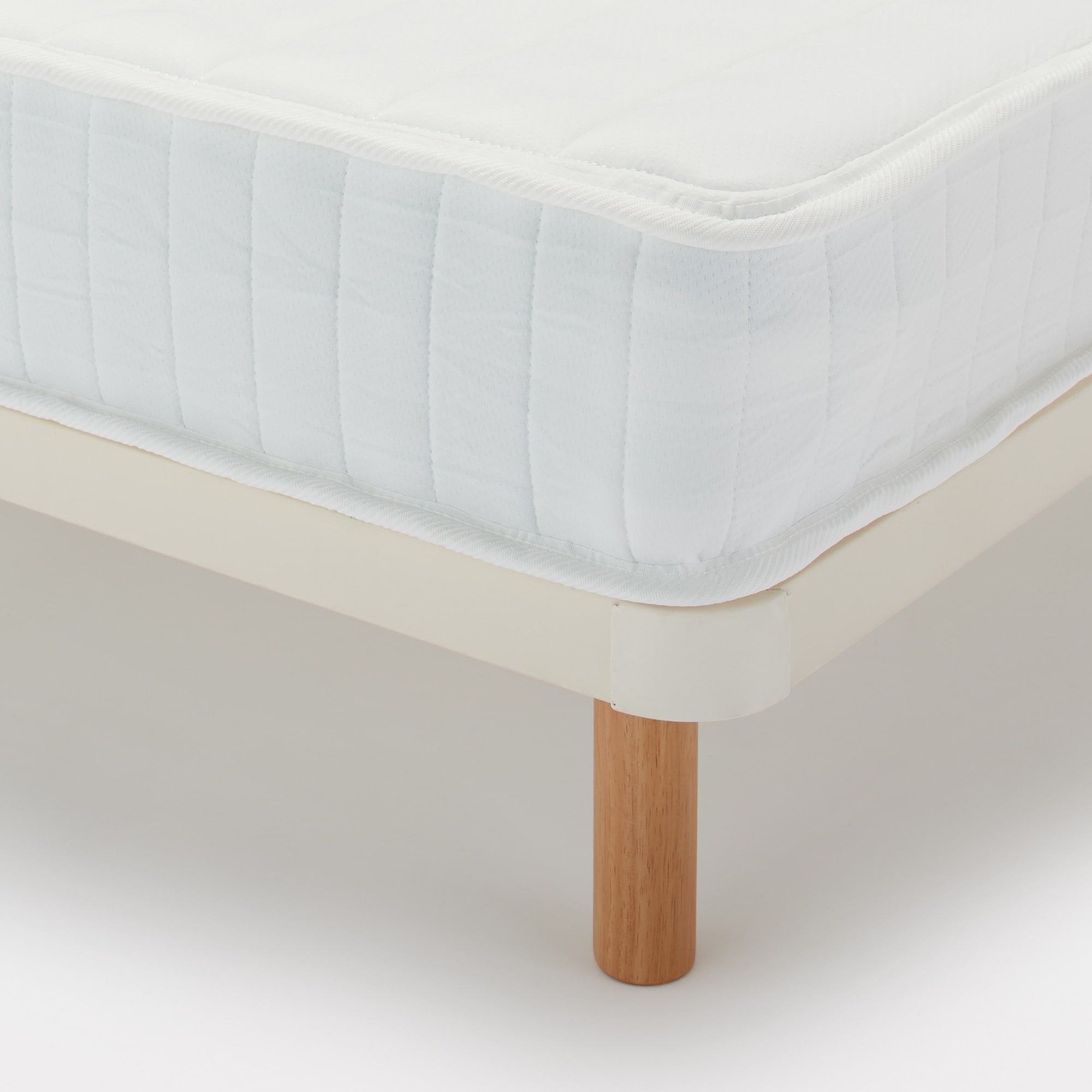 スチールベッドフレーム