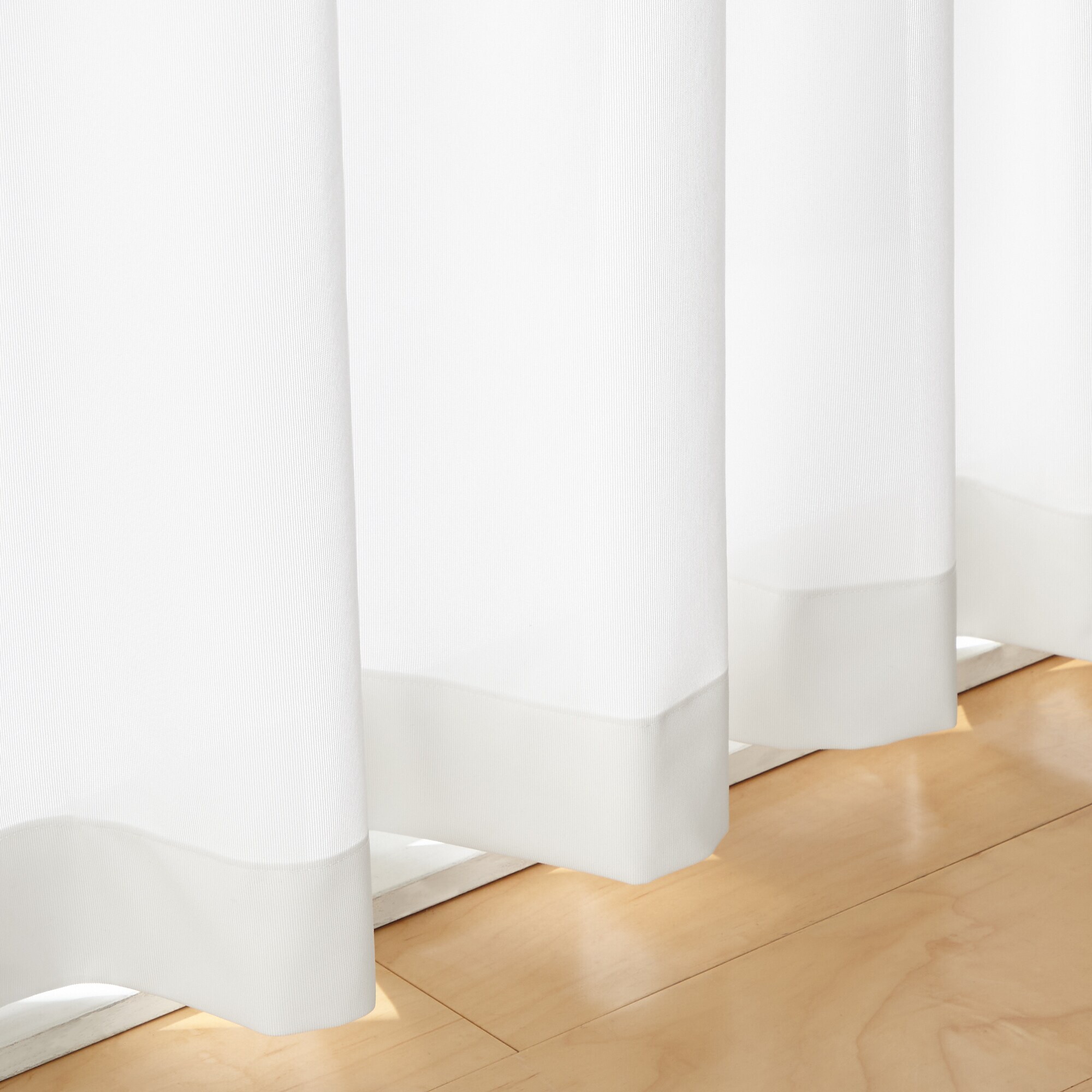 花粉をキャッチし熱を通しにくいレースプリーツカーテン／オフ白