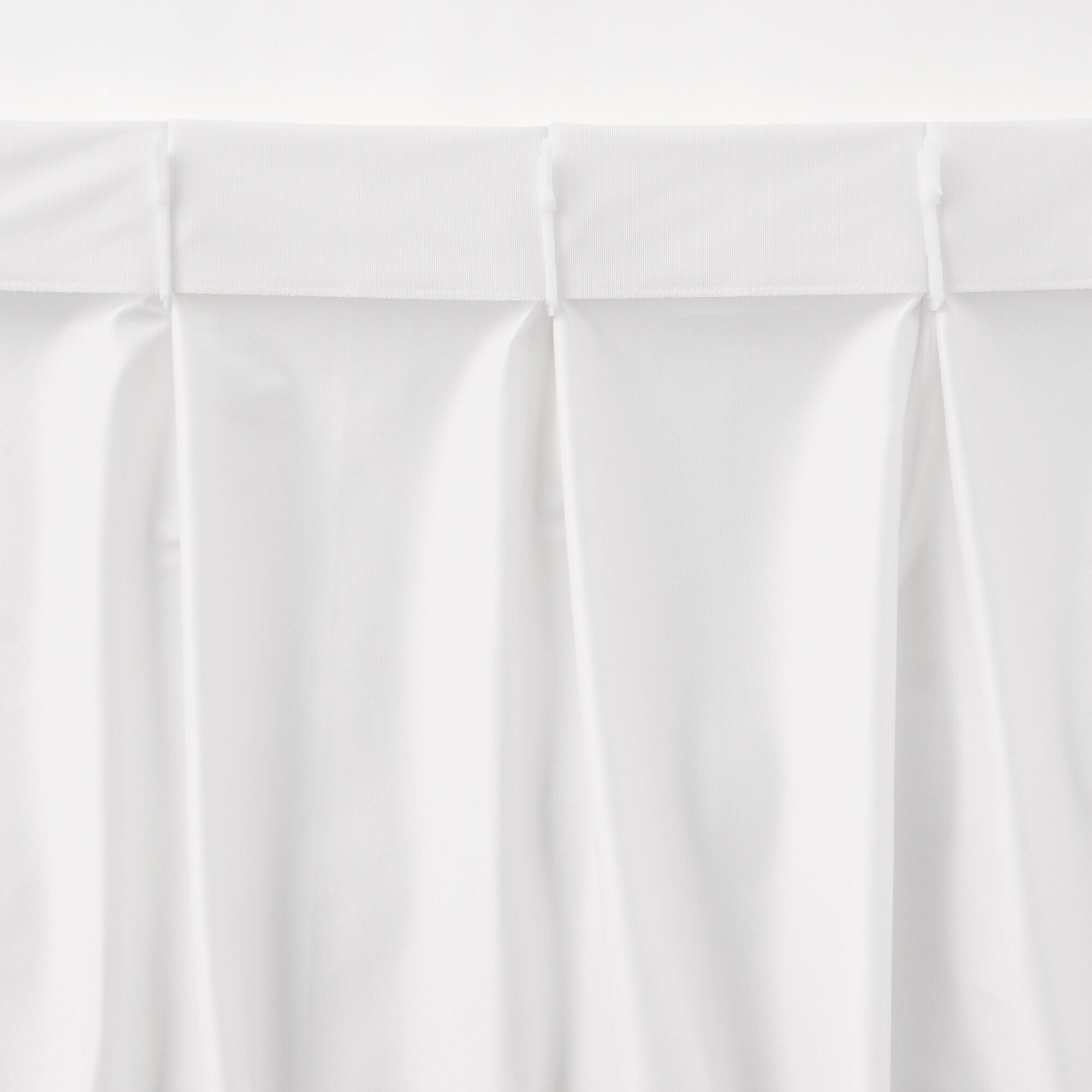 花粉をキャッチし熱を通しにくいレースプリーツカーテン／オフ白