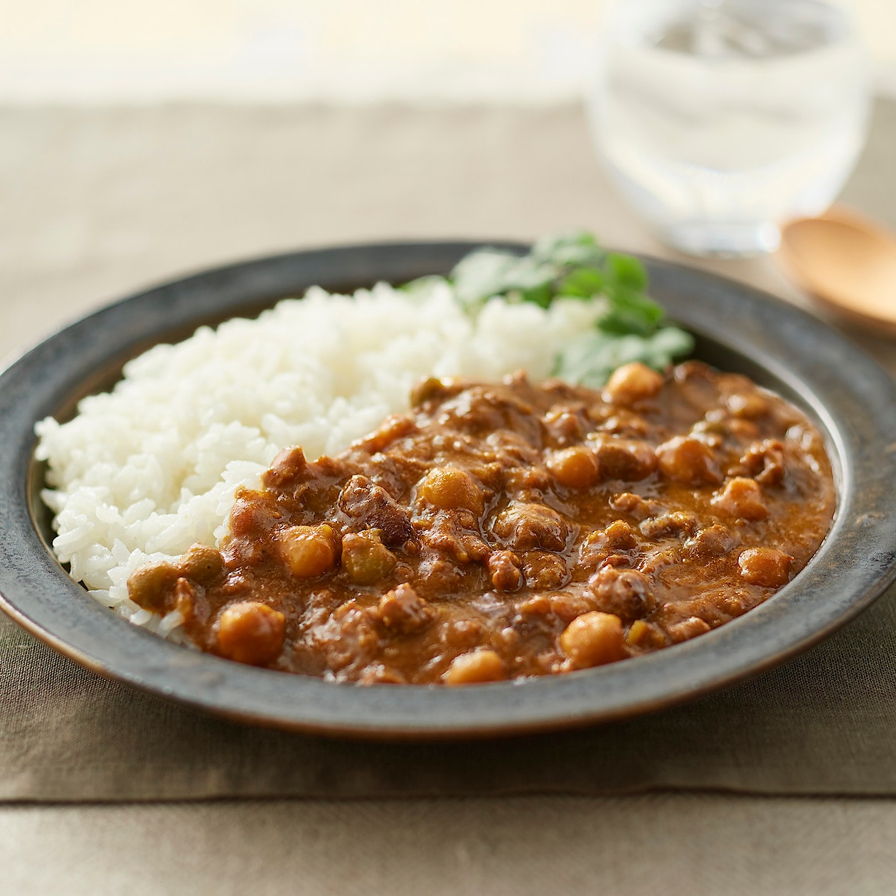 素材を生かしたジビエのカレー　猪肉と３種の豆のカレー