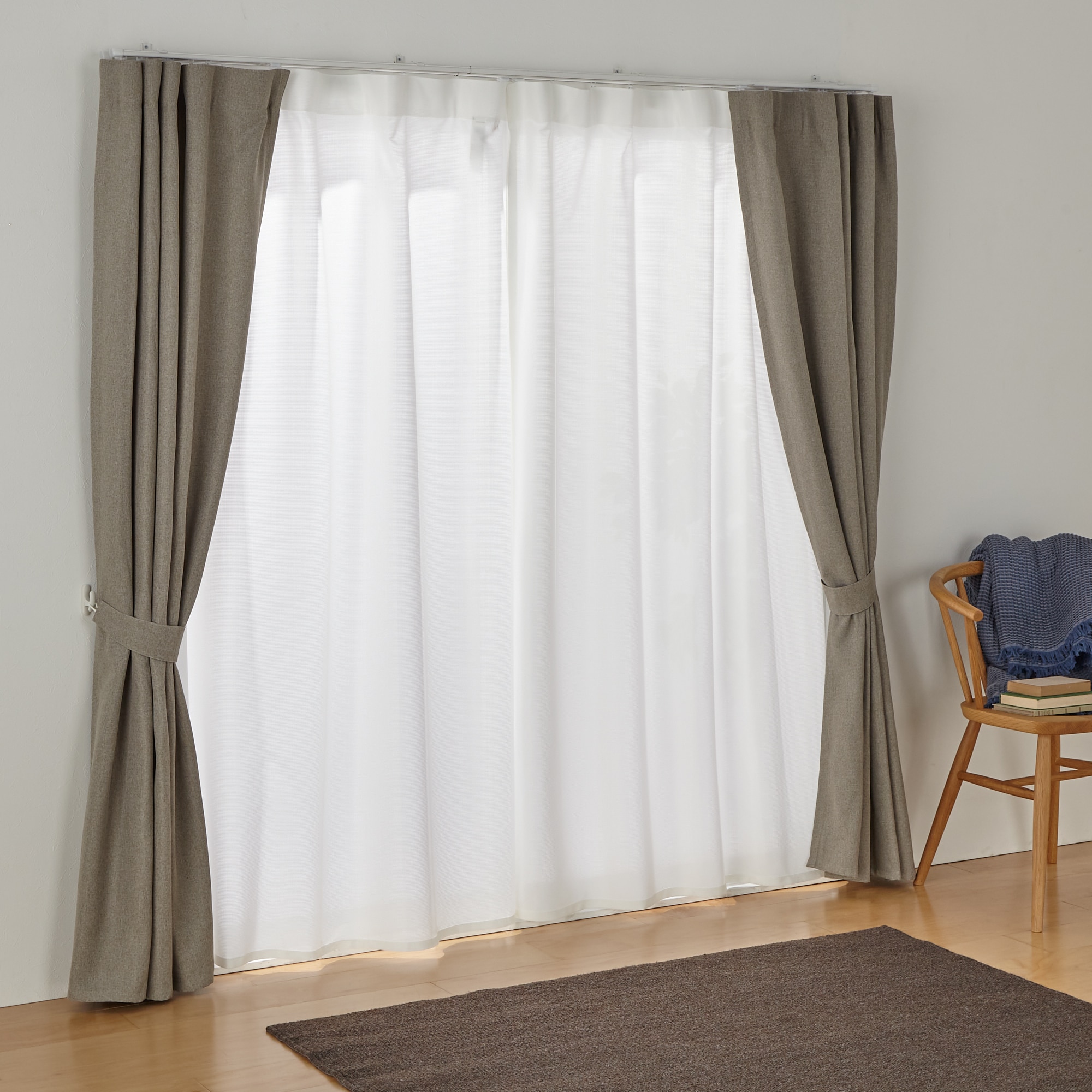 熱を通しにくく透けにくいレースノンプリーツカーテン／オフ白