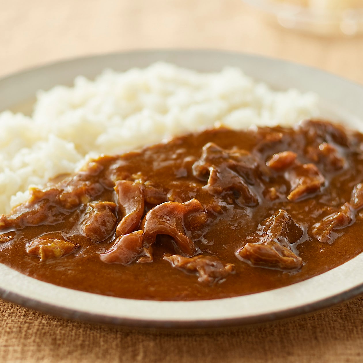 牛すじカレー レトルトカレー スープの通販 公式nishikiya Kitchen うきうきらんどミッション 黒毛和牛すじ肉のスパイスカレー 食セット Abracce Com Br