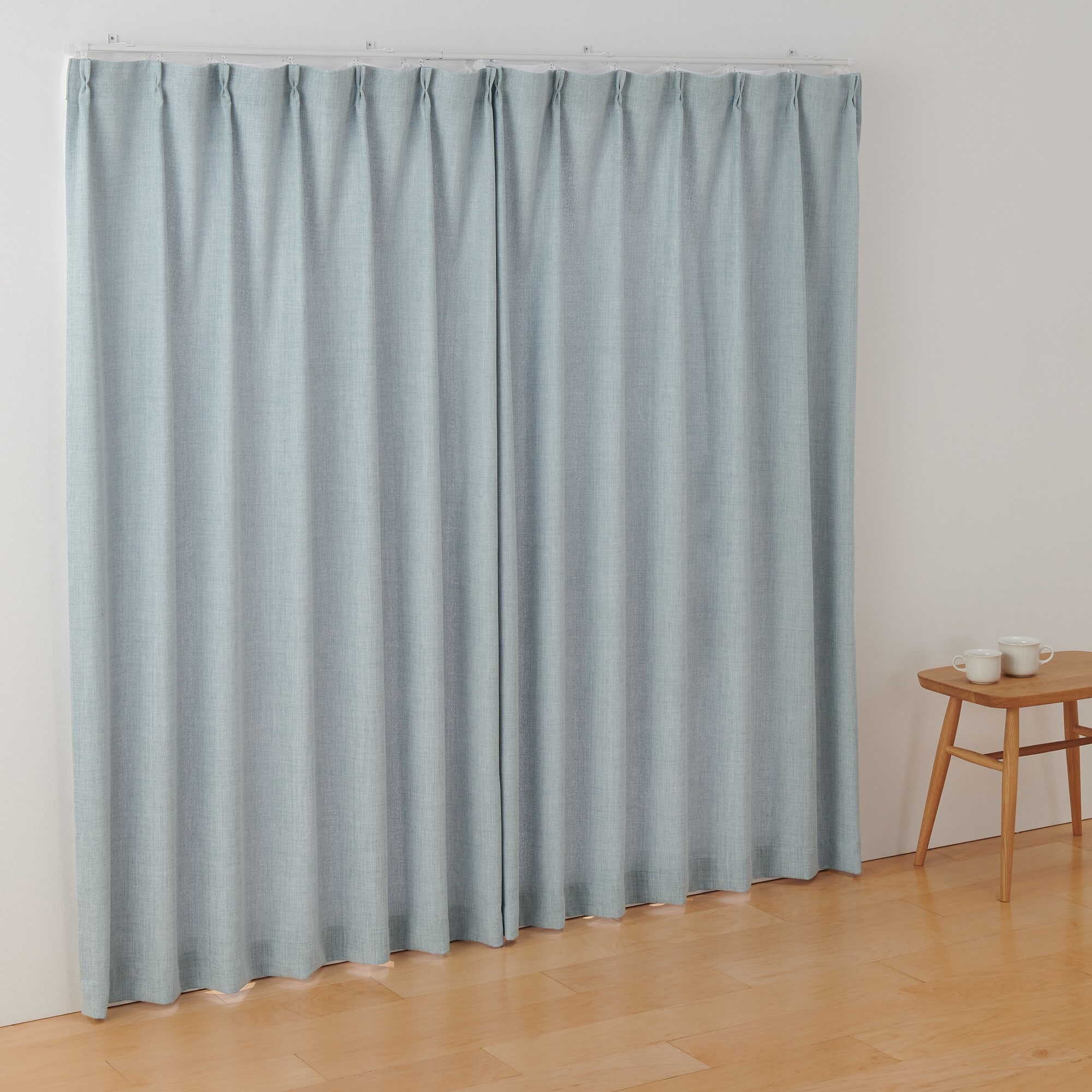 ポリエステルマット織プリーツカーテン／ライトブルー