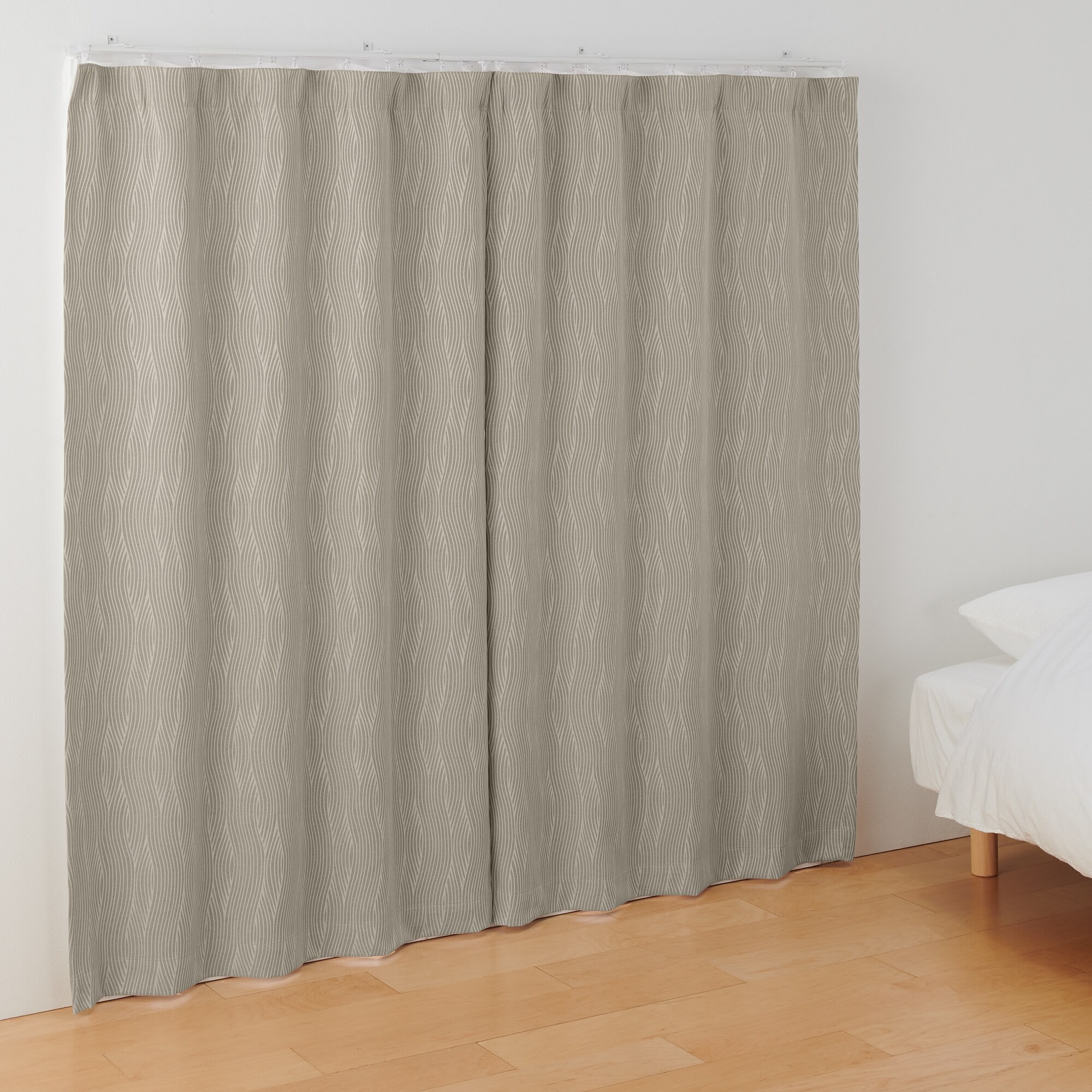 ポリエステルジャガード織波ノンプリーツカーテン／遮光裏地付／ベージュ