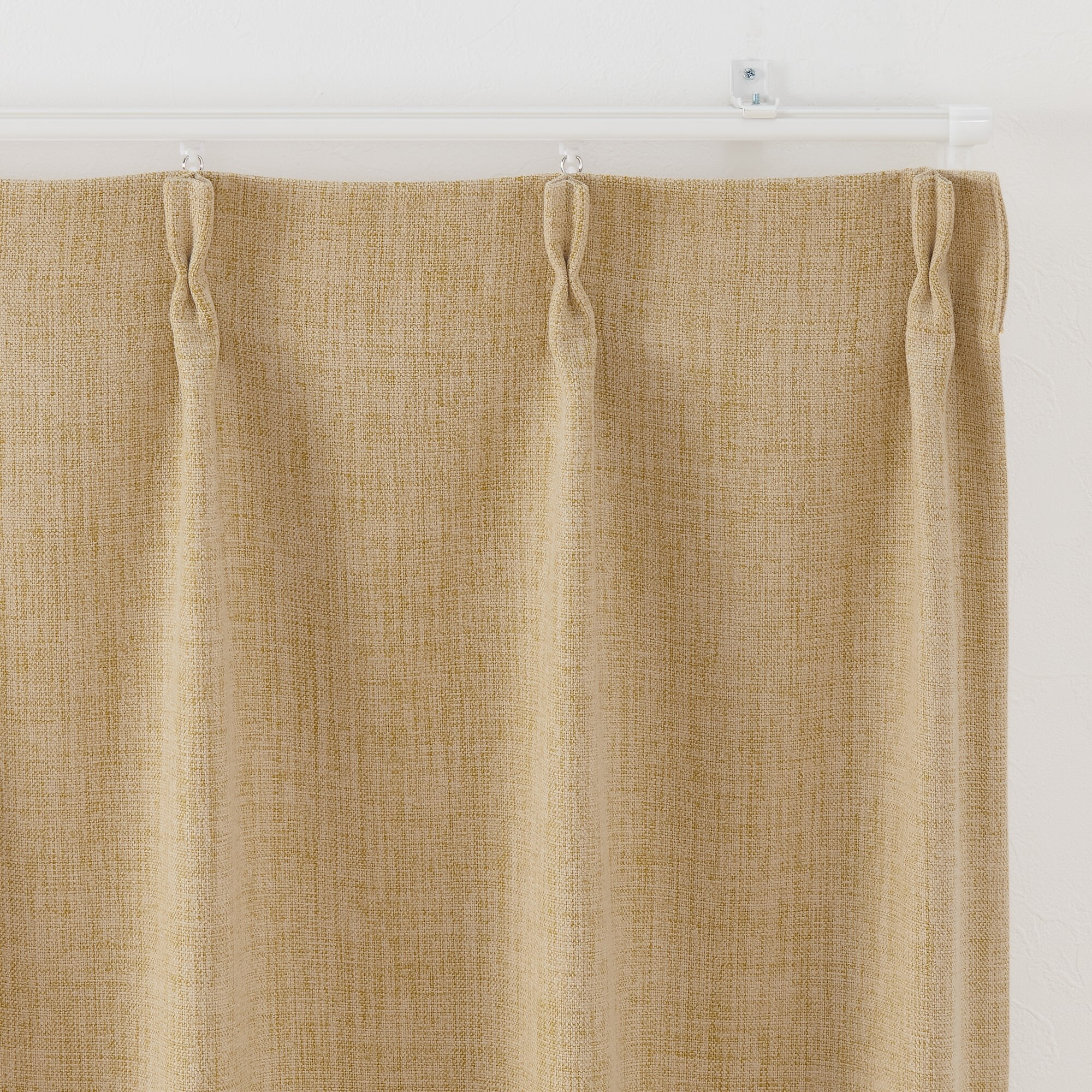 ポリエステルマット織プリーツカーテン／遮光裏地付／マスタード