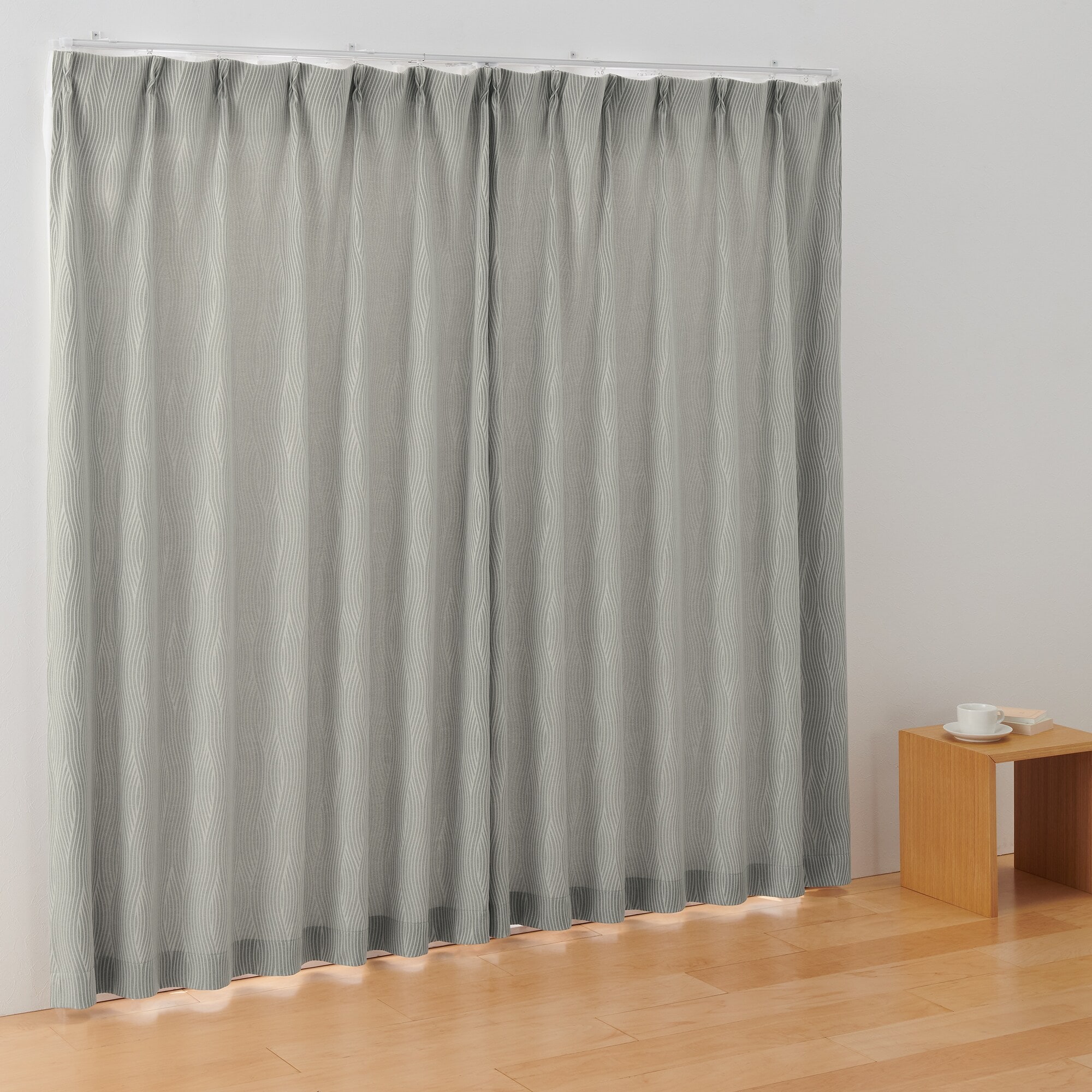 ポリエステルジャガード織波プリーツカーテン／グレー