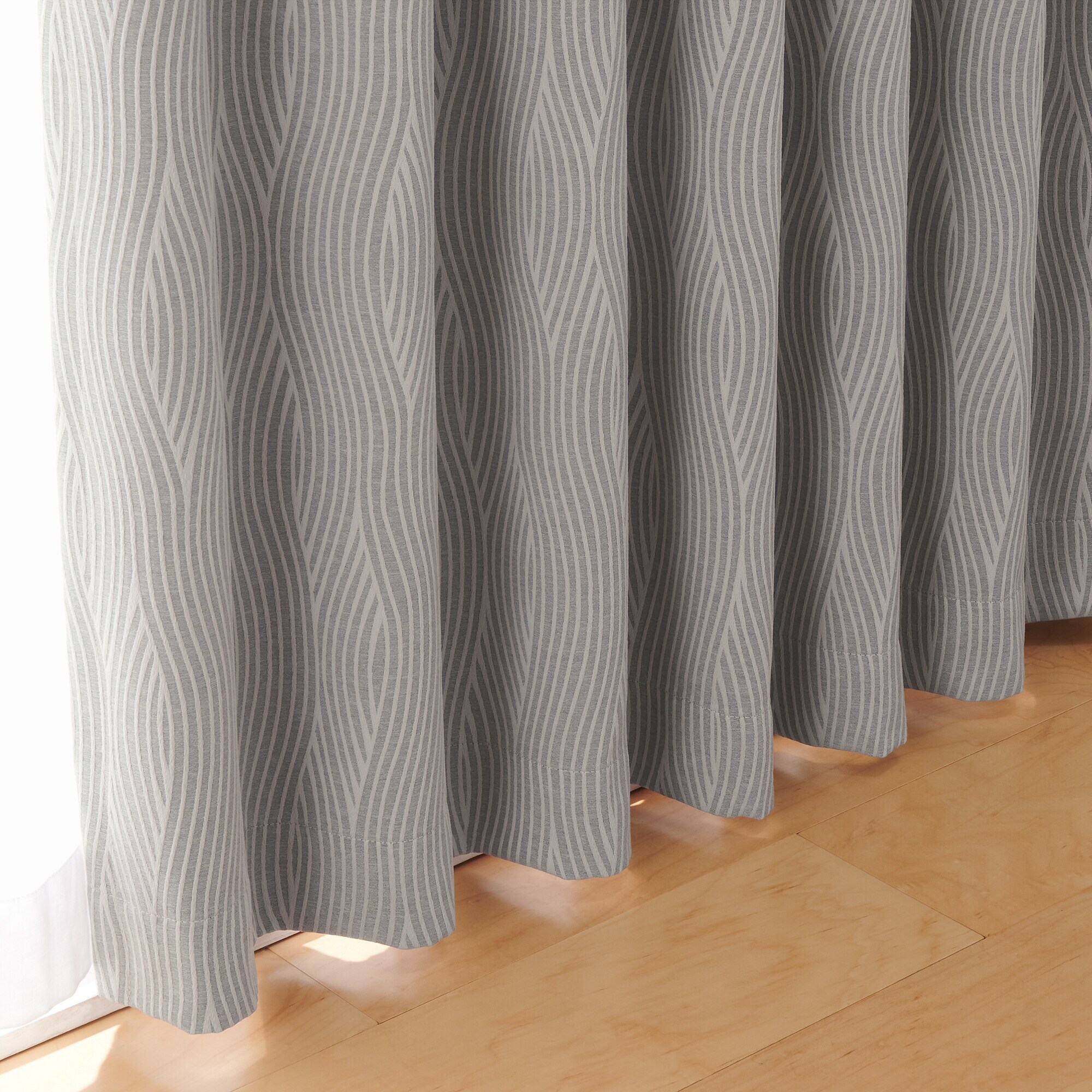 ポリエステルジャガード織波プリーツカーテン／遮光裏地付／グレー