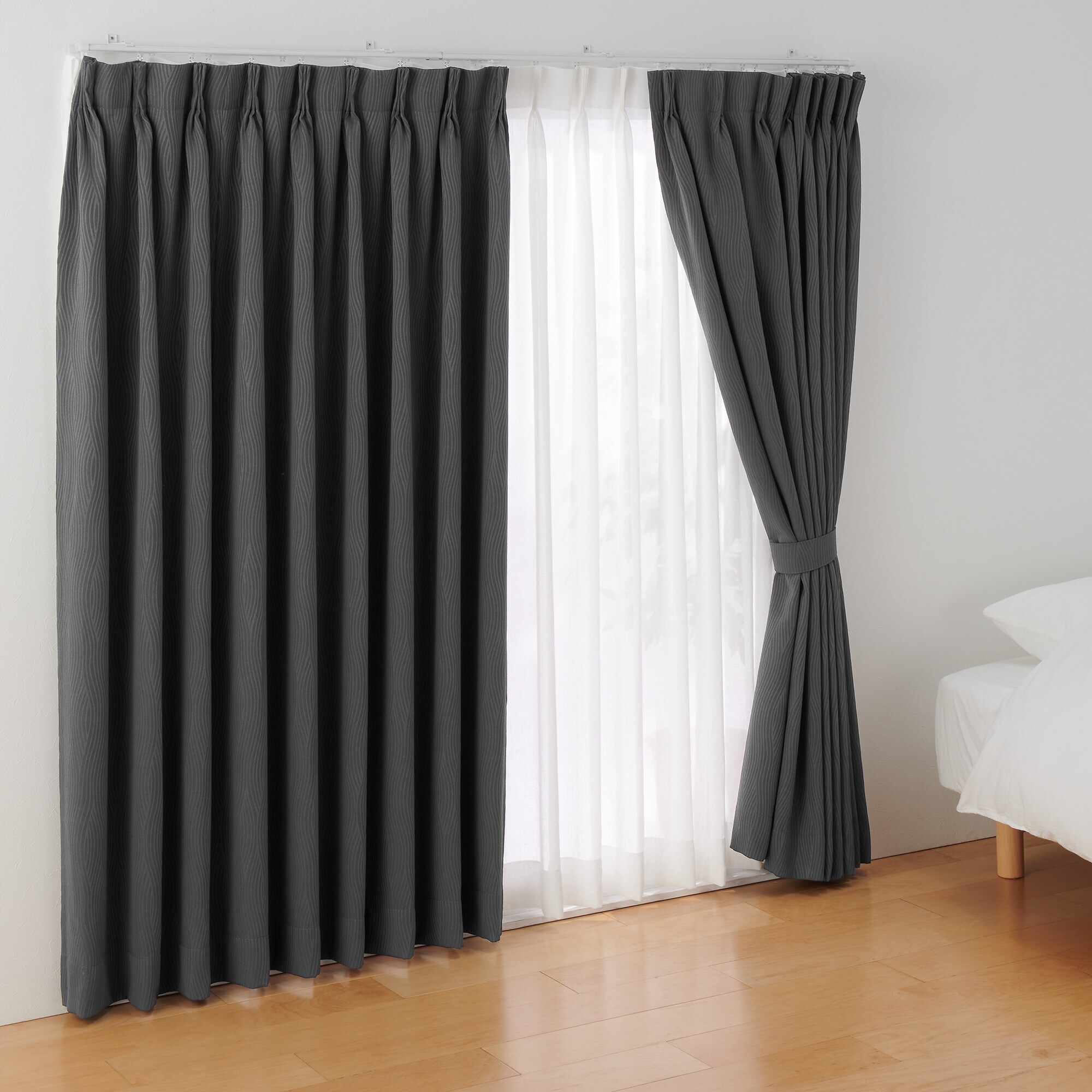 ポリエステルジャガード織波プリーツカーテン２倍ヒダ／遮光裏地付／ダークグレー