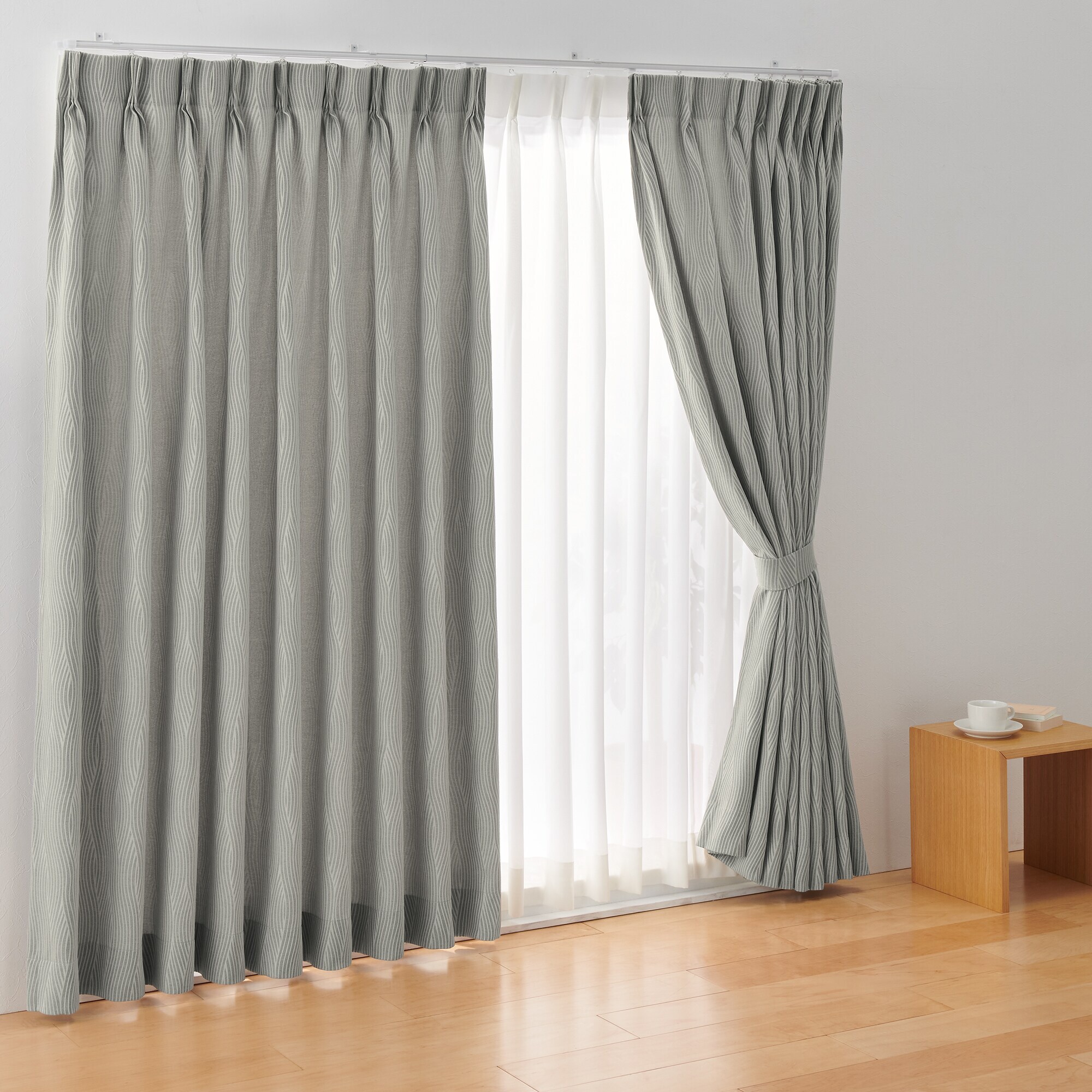 ポリエステルジャガード織波プリーツカーテン２倍ヒダ／グレー