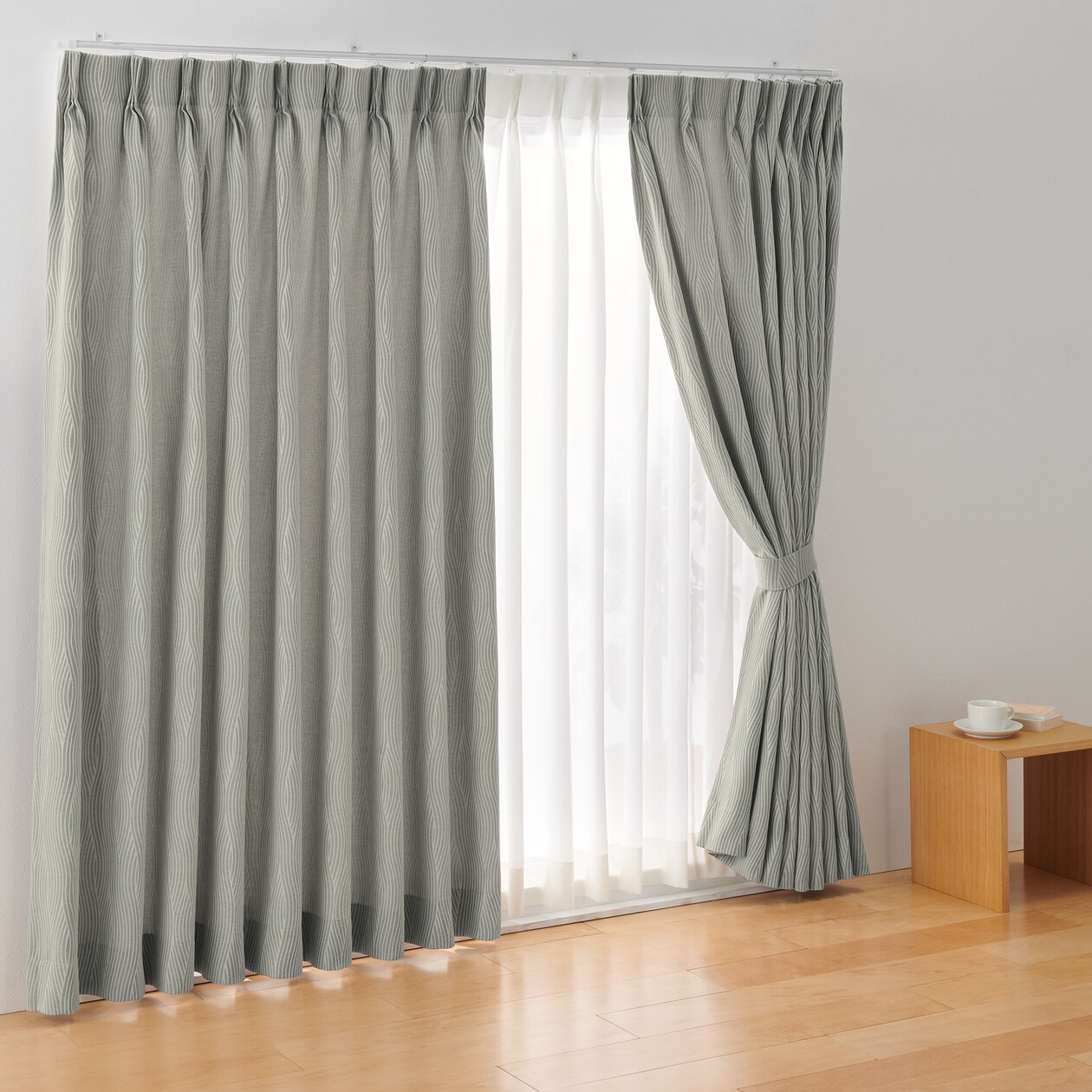 ポリエステルジャガード織波プリーツカーテン２倍ヒダ／グレー