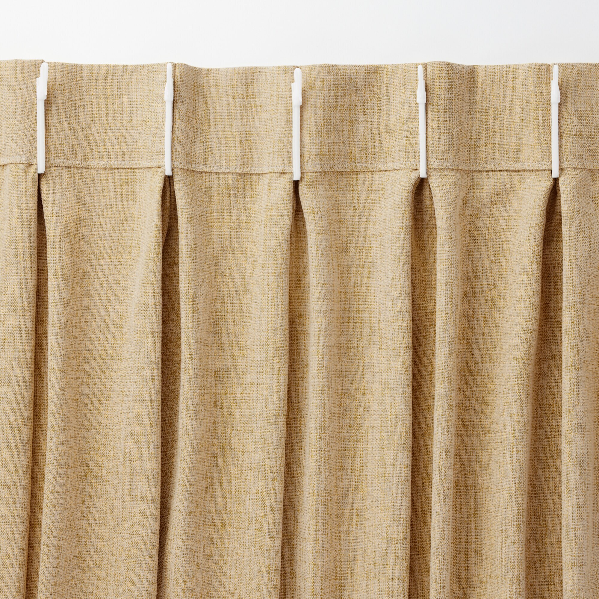 ポリエステルマット織プリーツカーテン２倍ヒダ／マスタード