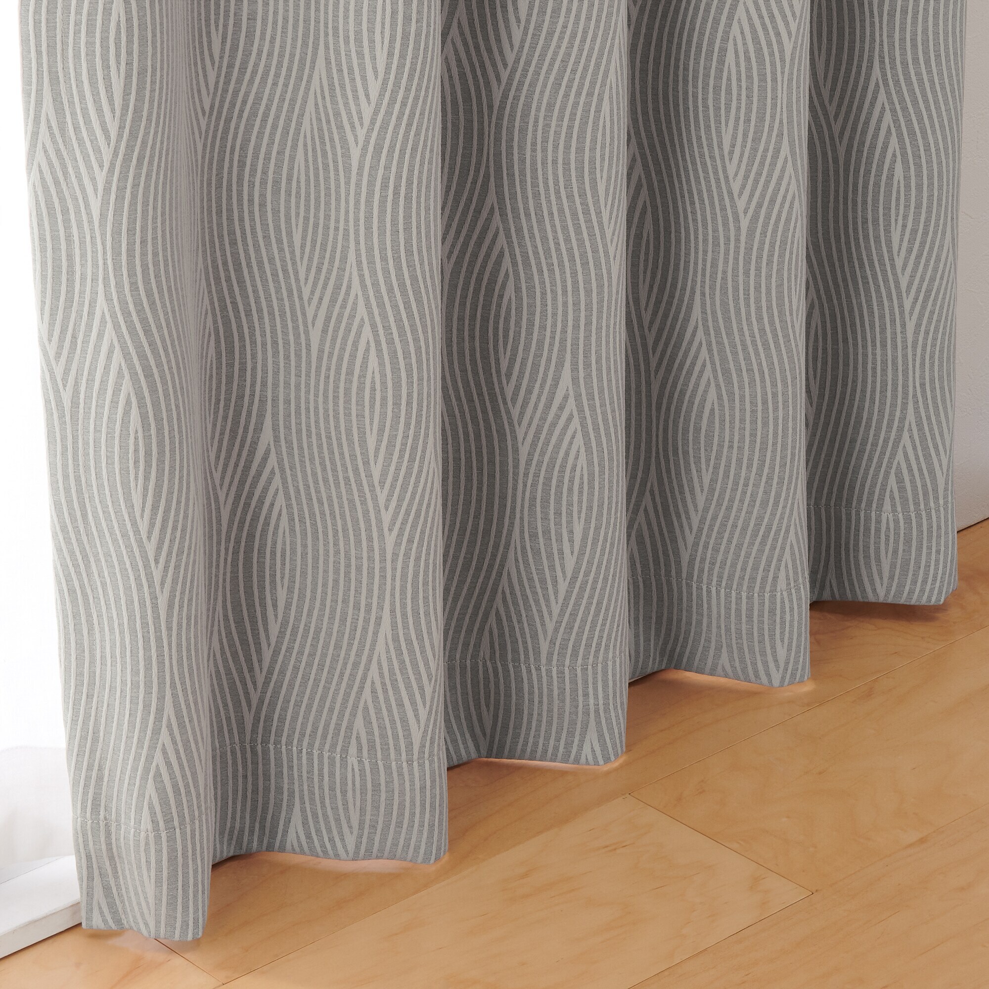 ポリエステルジャガード織波ノンプリーツカーテン／遮光裏地付／グレー