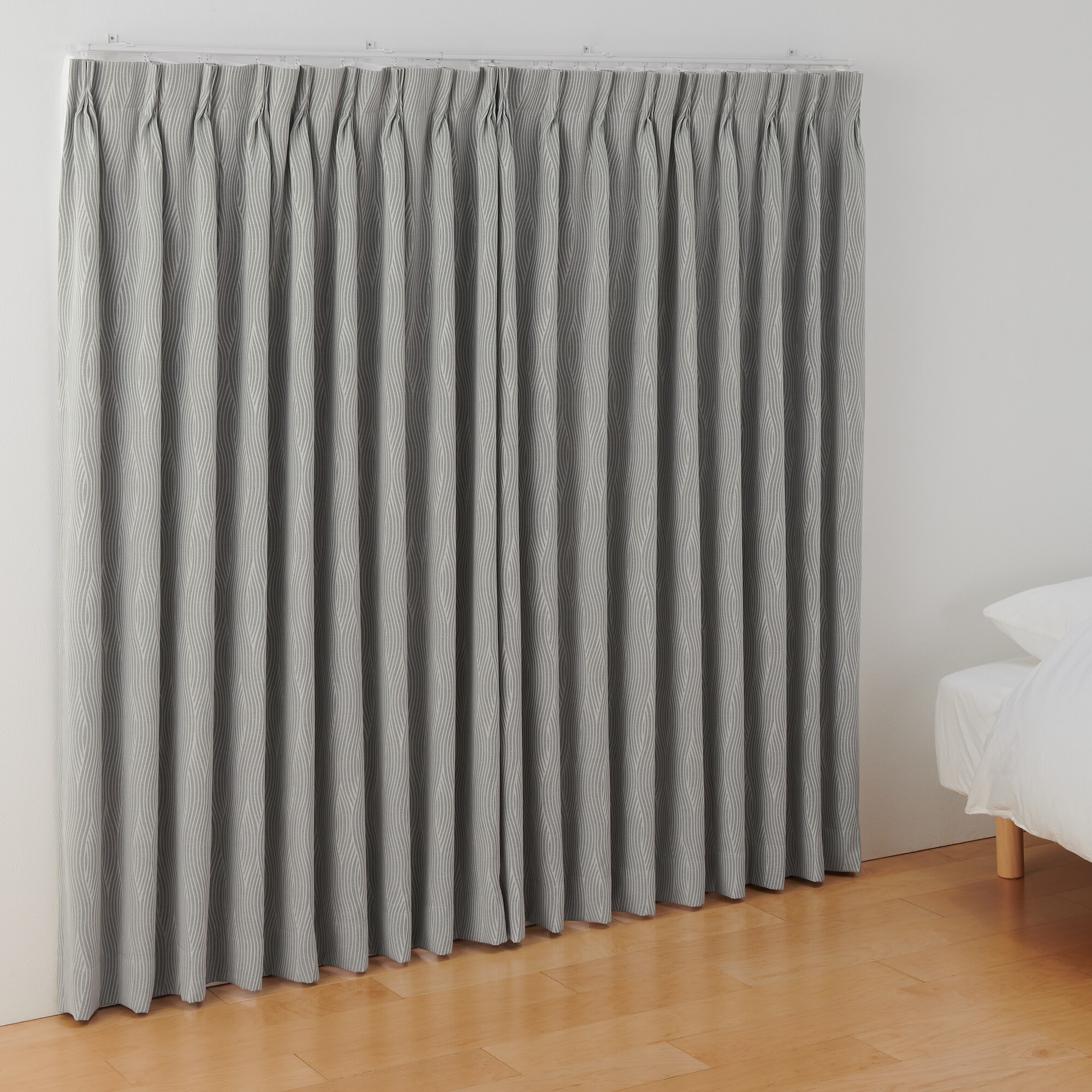 ポリエステルジャガード織波プリーツカーテン2倍ヒダ／遮光裏地付