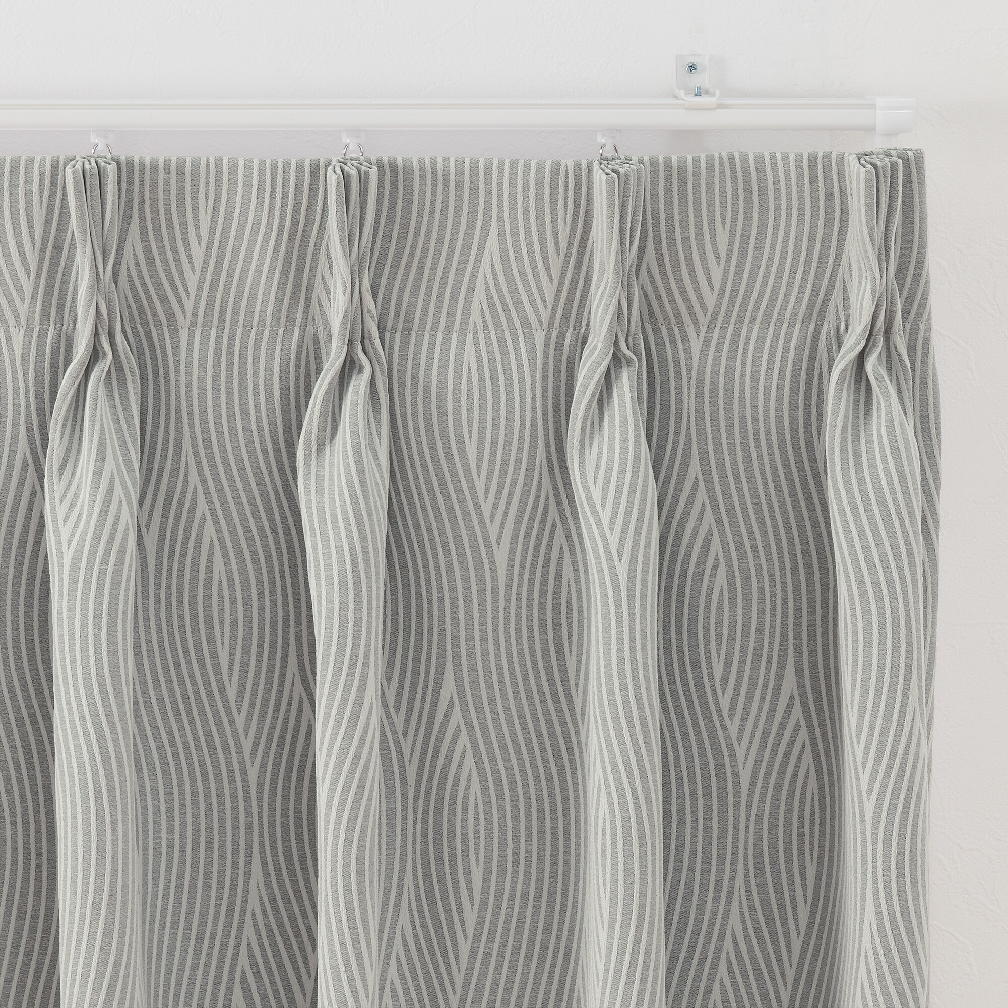ポリエステルジャガード織波プリーツカーテン２倍ヒダ／遮光裏地付／グレー