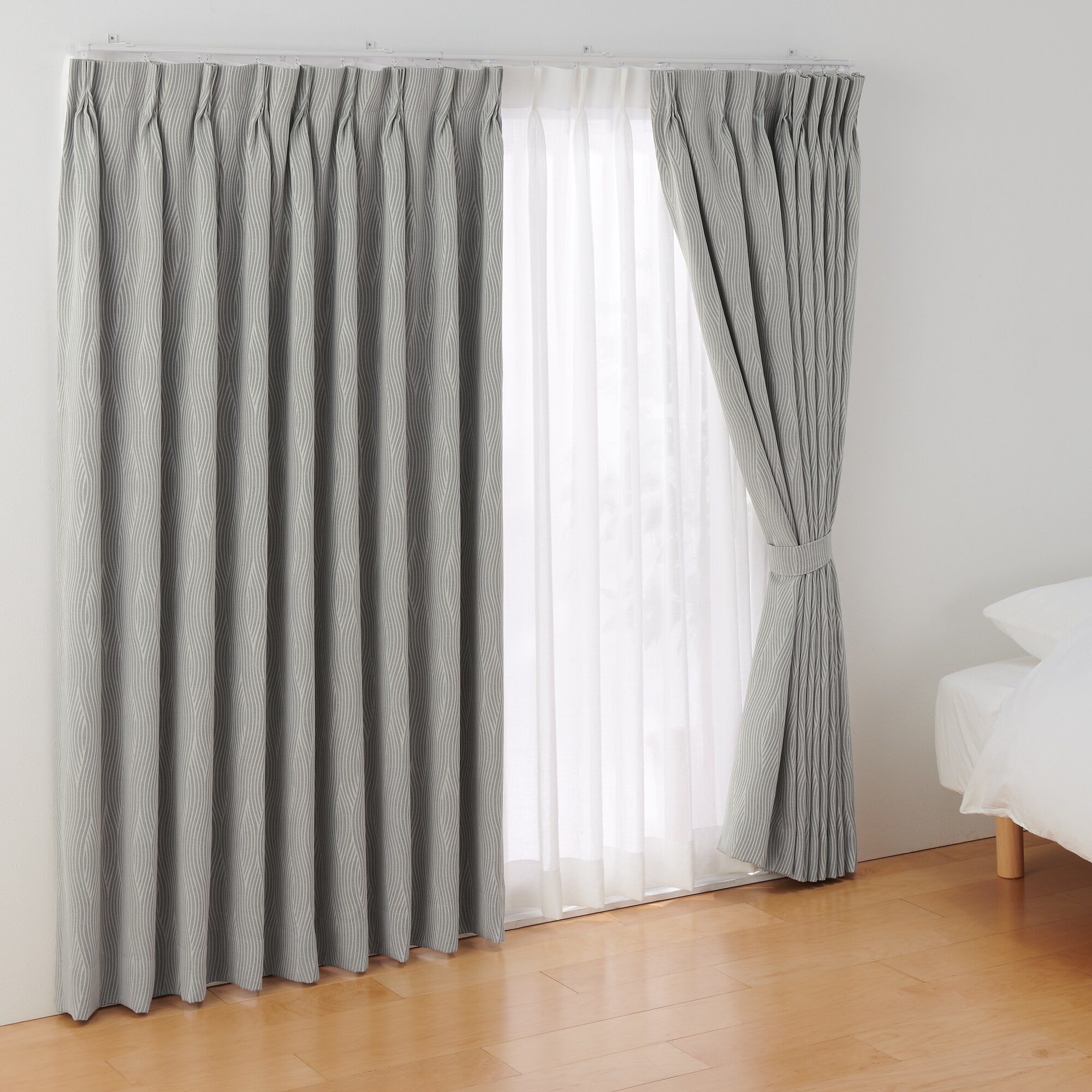 ポリエステルジャガード織波プリーツカーテン２倍ヒダ／遮光裏地付／グレー