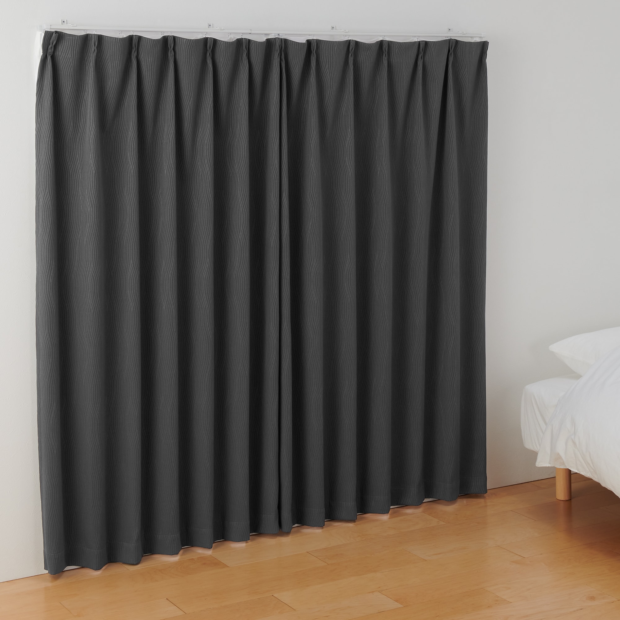 ポリエステルジャガード織波プリーツカーテン／遮光裏地付／ダークグレー