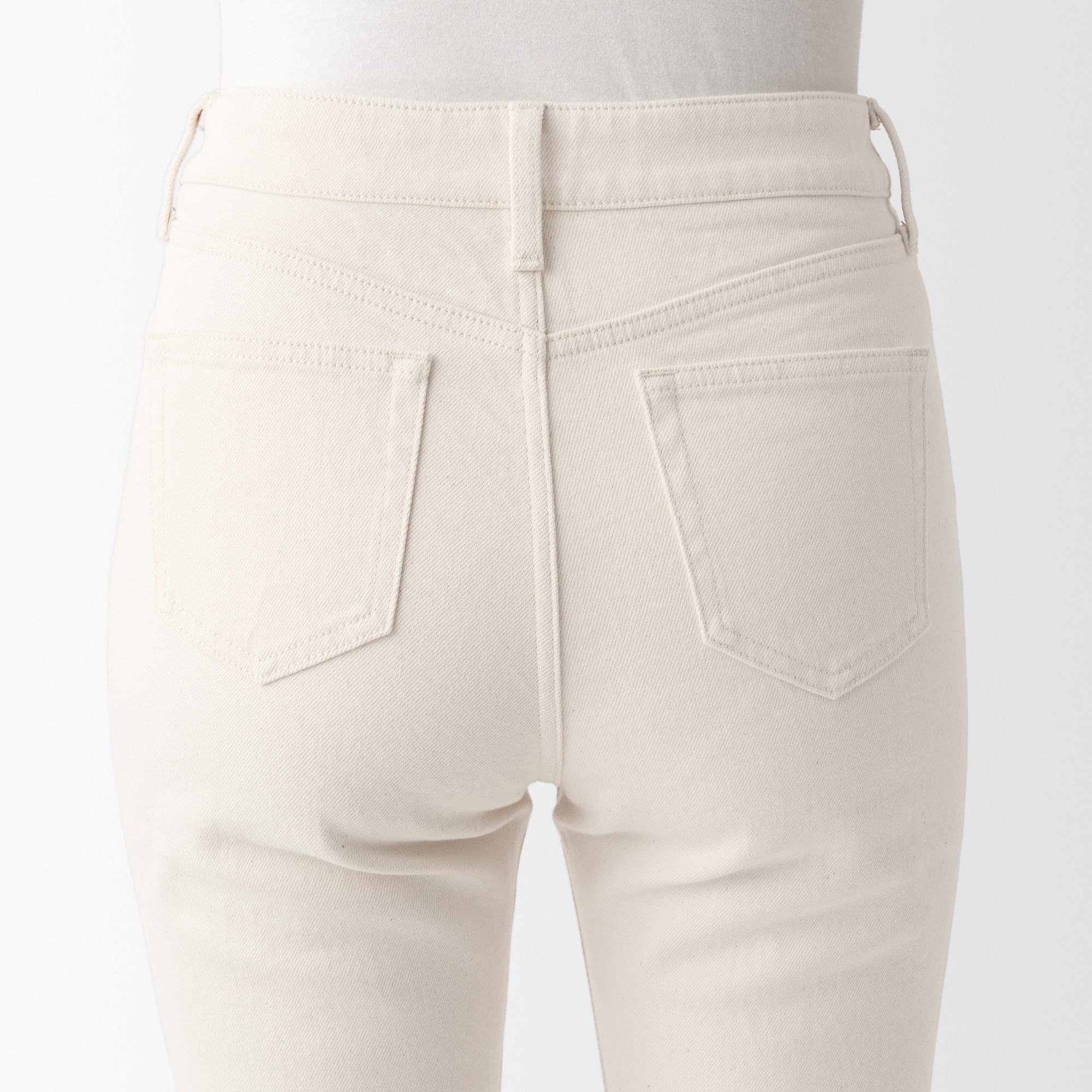 ストレッチデニムスリムパンツ　股下７５　生成