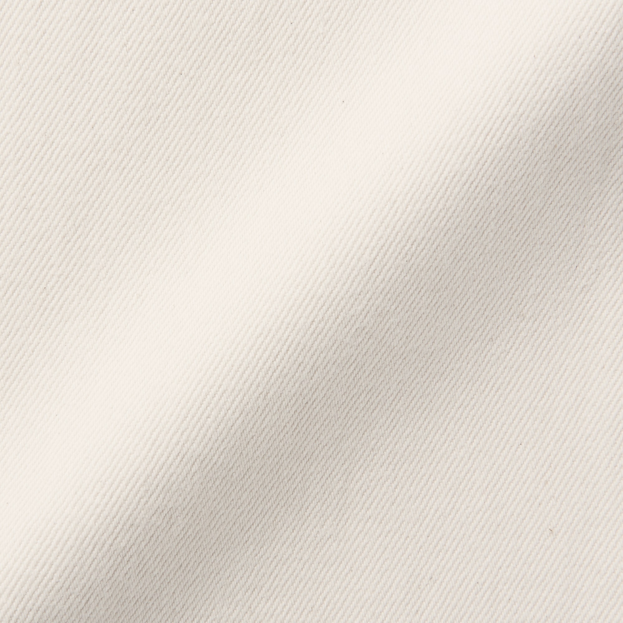 ストレッチデニムスリムパンツ　股下７５　生成