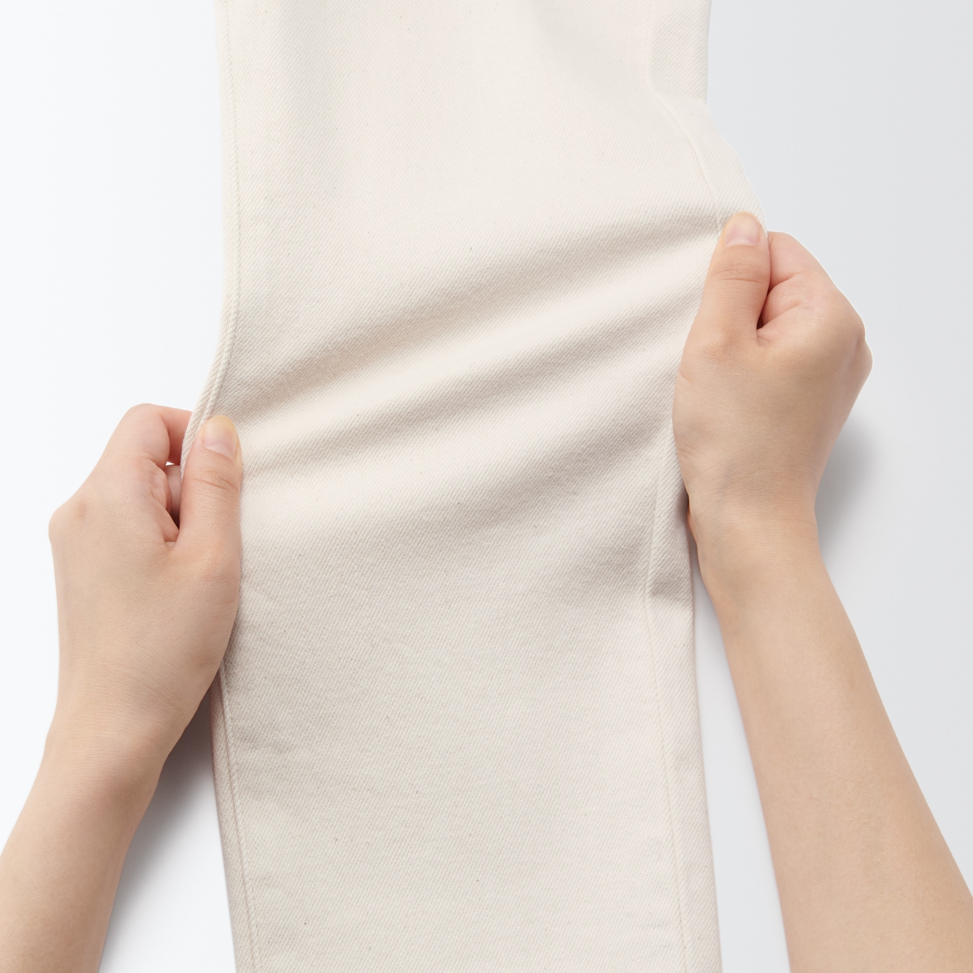 ストレッチデニムスリムパンツ　股下７５　生成