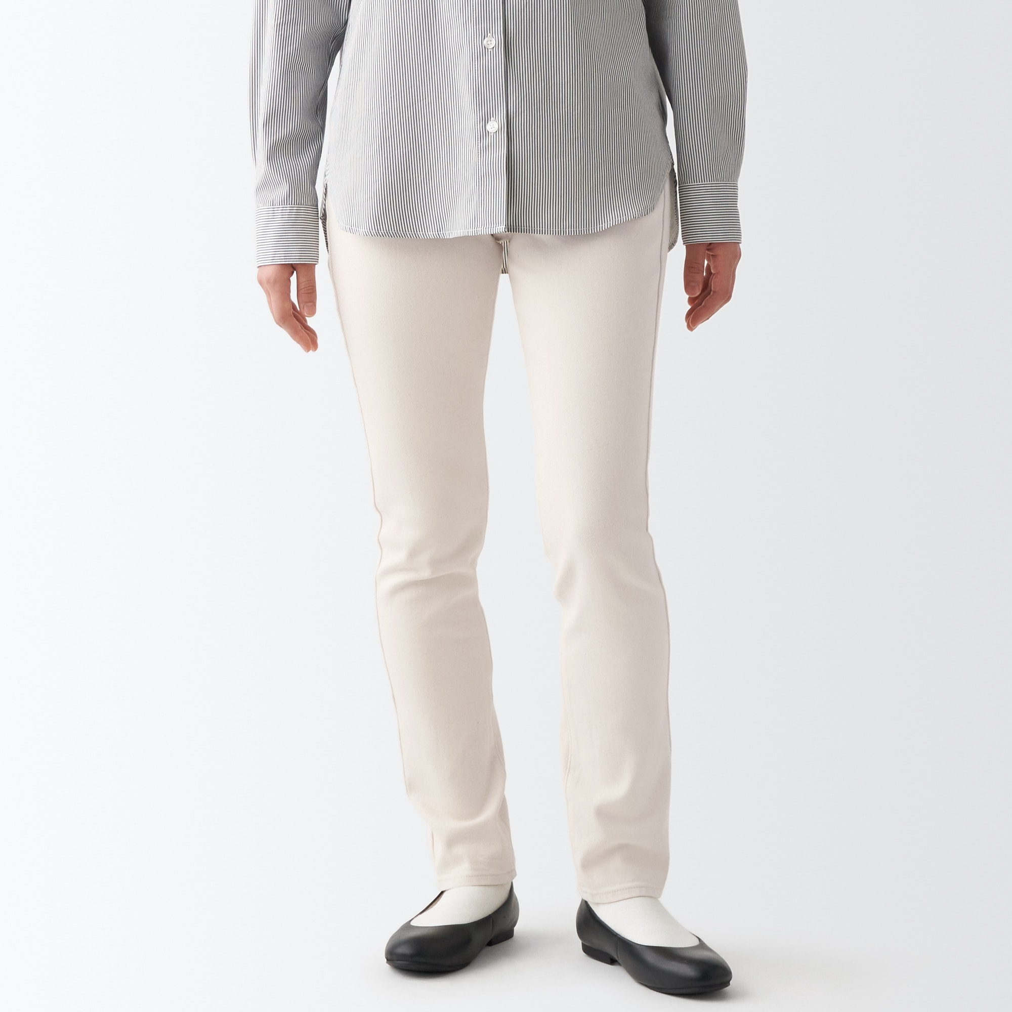 ストレッチデニムスリムパンツ　股下７５　生成