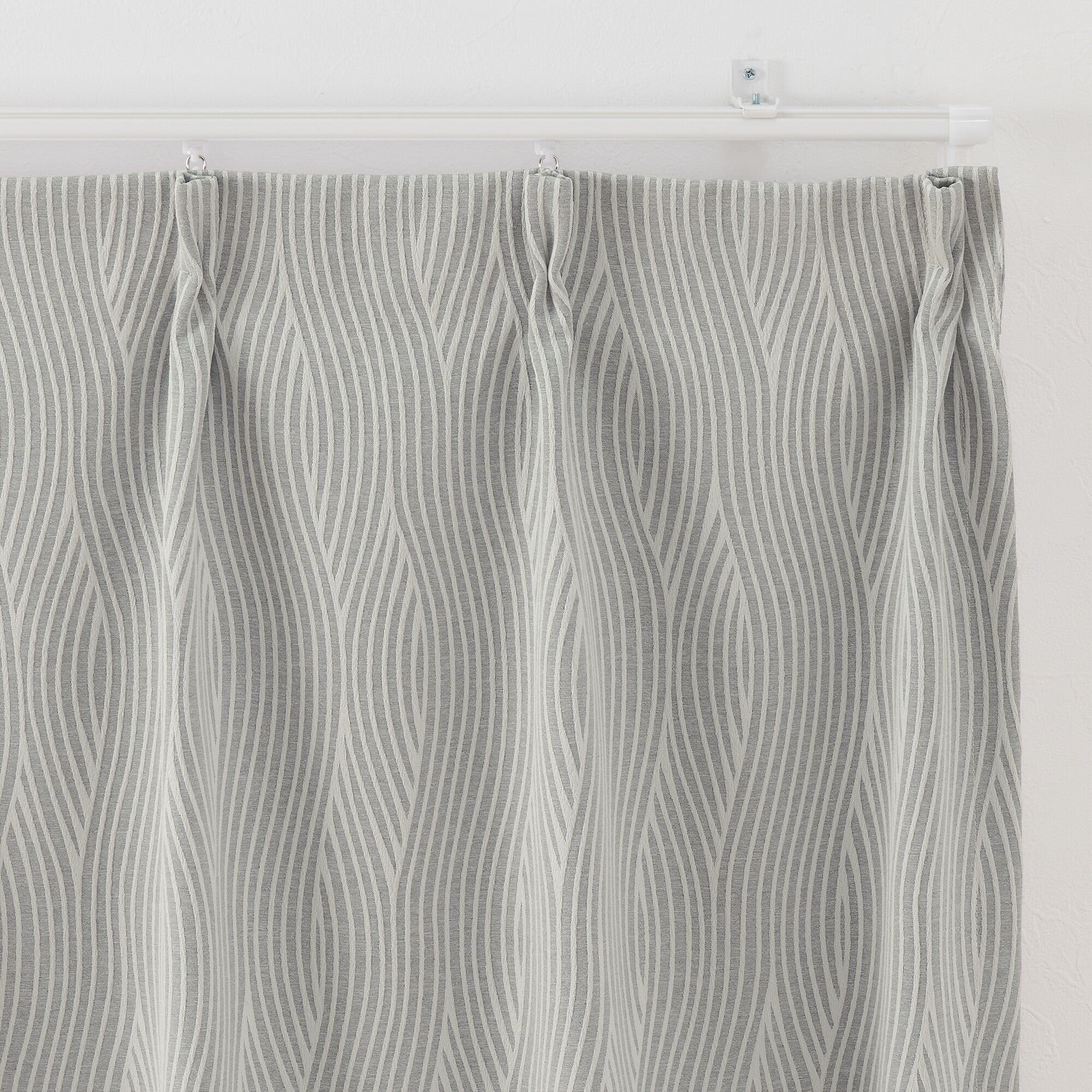 ポリエステルジャガード織波プリーツカーテン／遮光裏地付／ベージュ