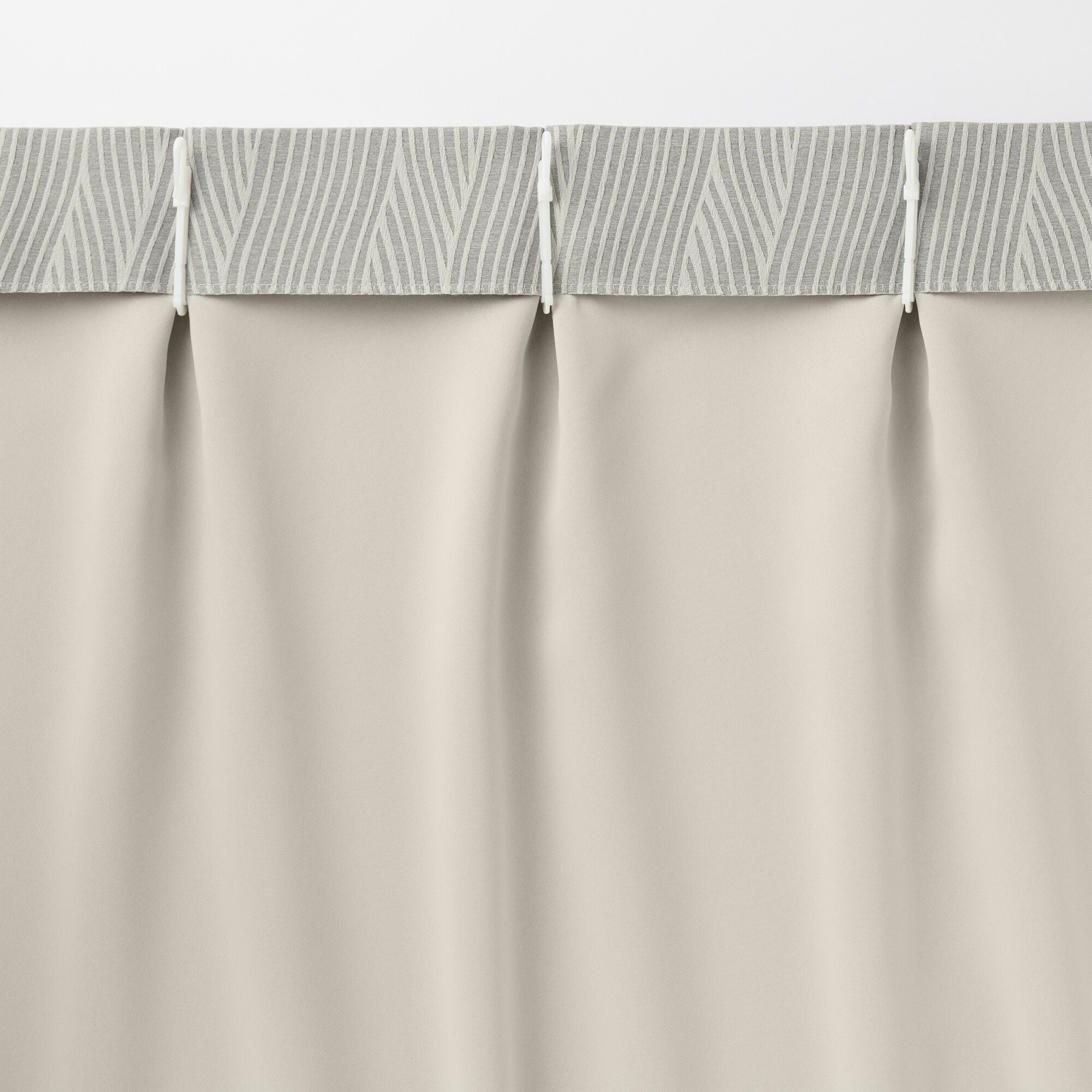 ポリエステルジャガード織波プリーツカーテン／遮光裏地付／ベージュ