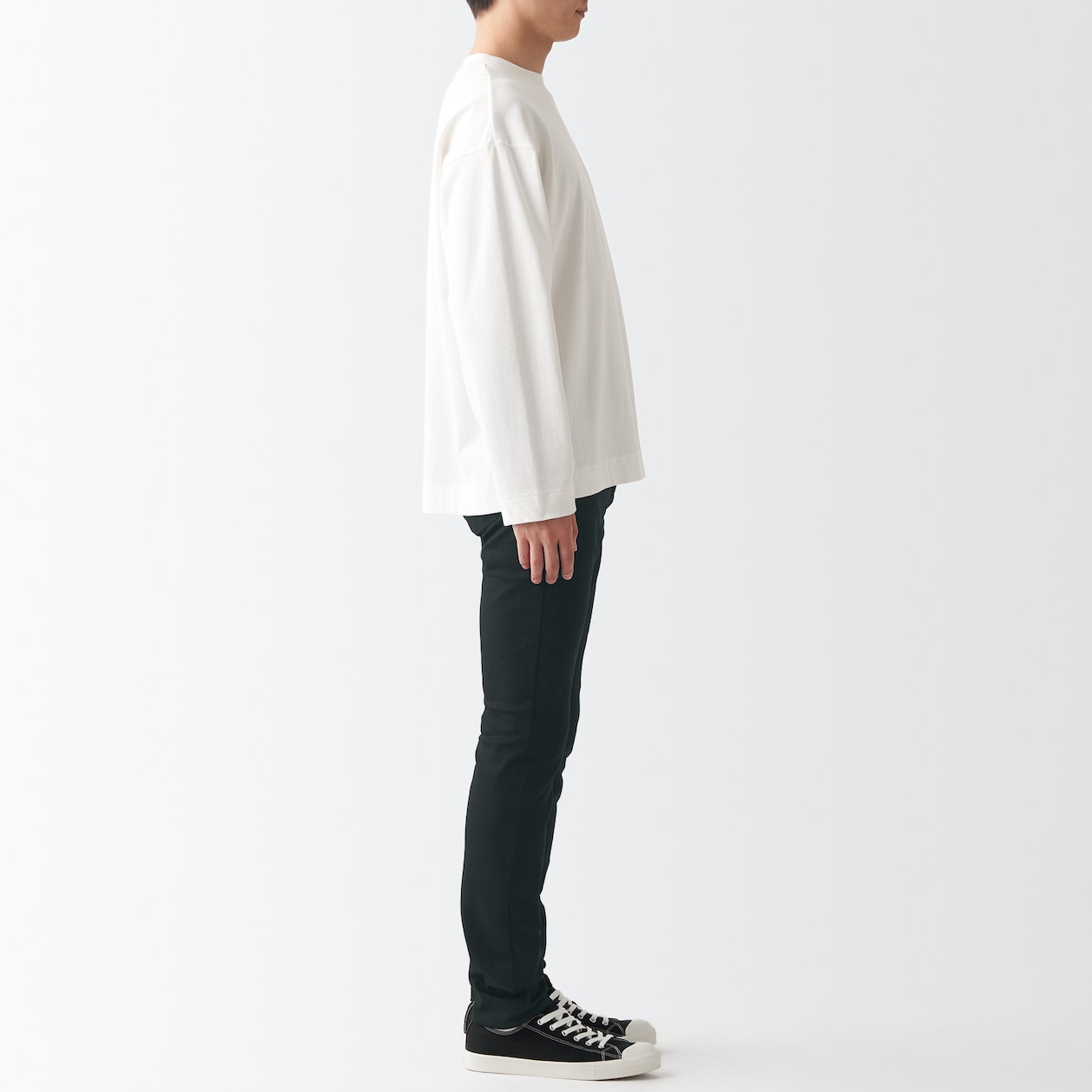 スーパーストレッチデニムスキニーパンツ　股下８２ｃｍ　黒