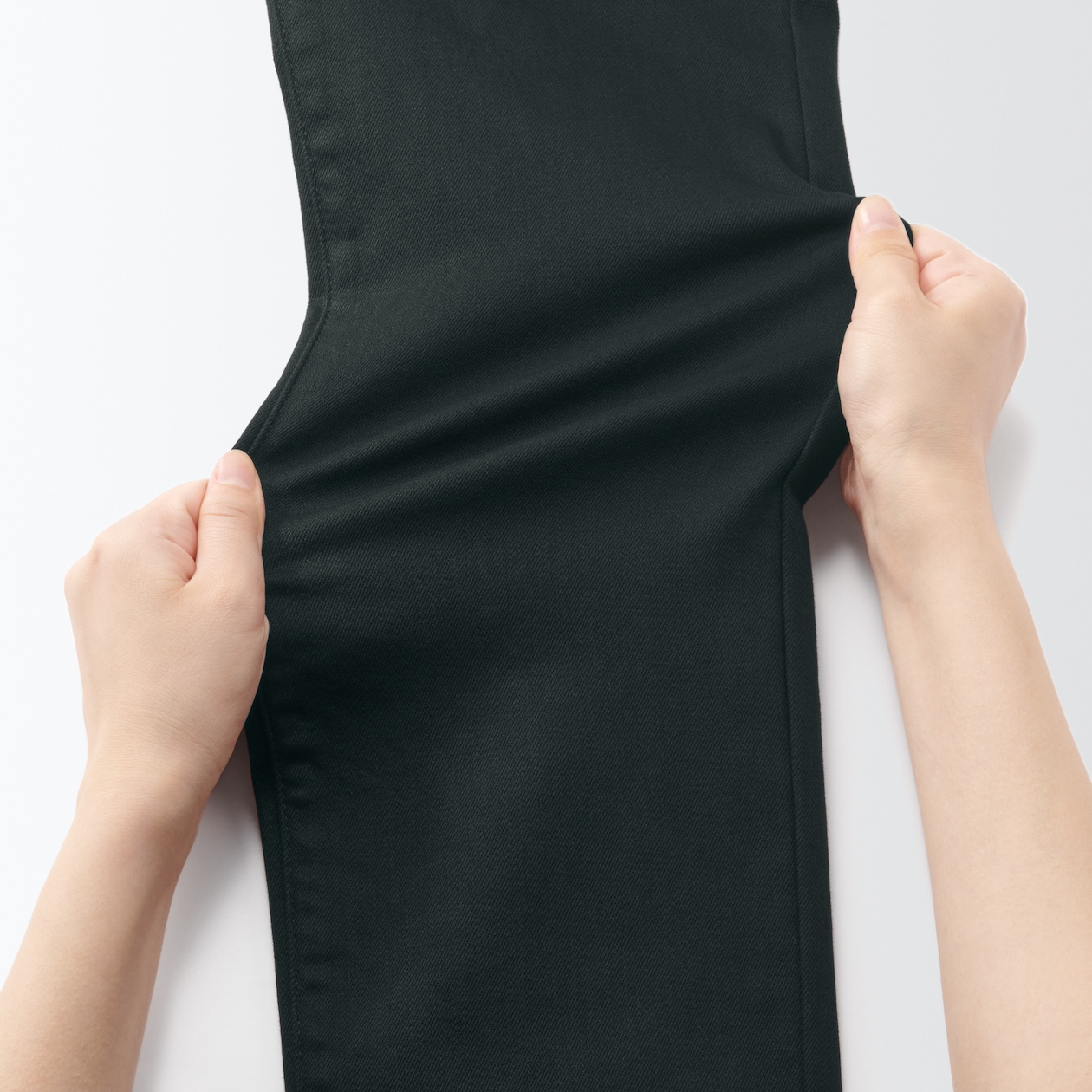スーパーストレッチデニムスキニーパンツ　股下８２ｃｍ　黒