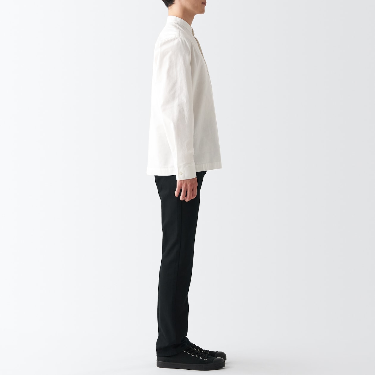 ストレッチデニムスリムパンツ　股下８２ｃｍ　黒