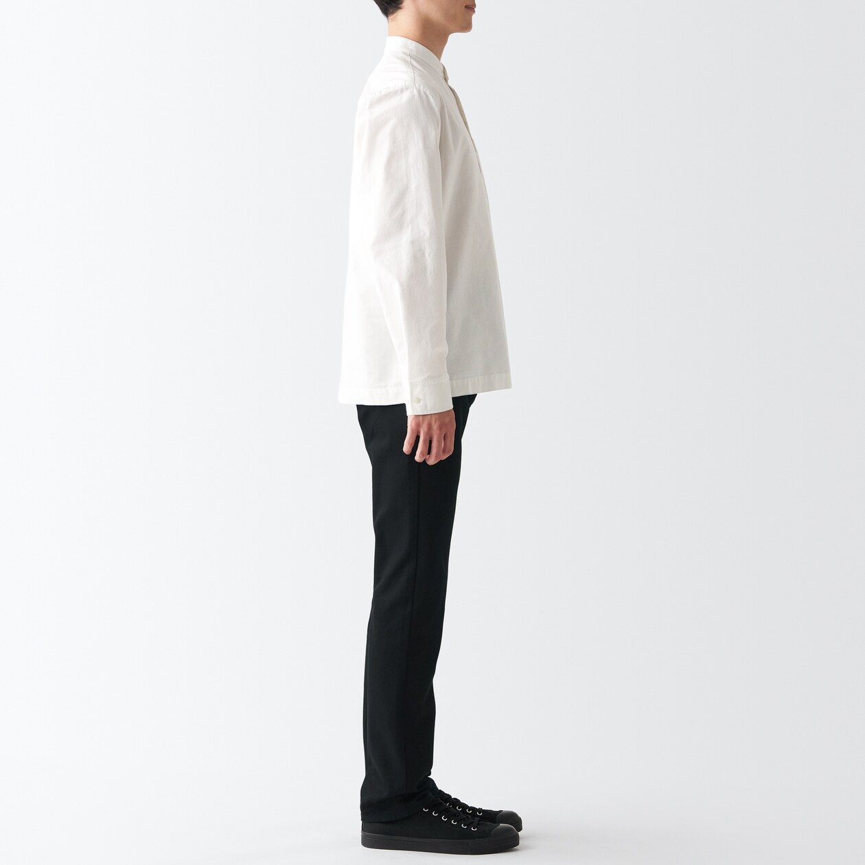 ストレッチデニムスリムパンツ　股下８２ｃｍ　黒