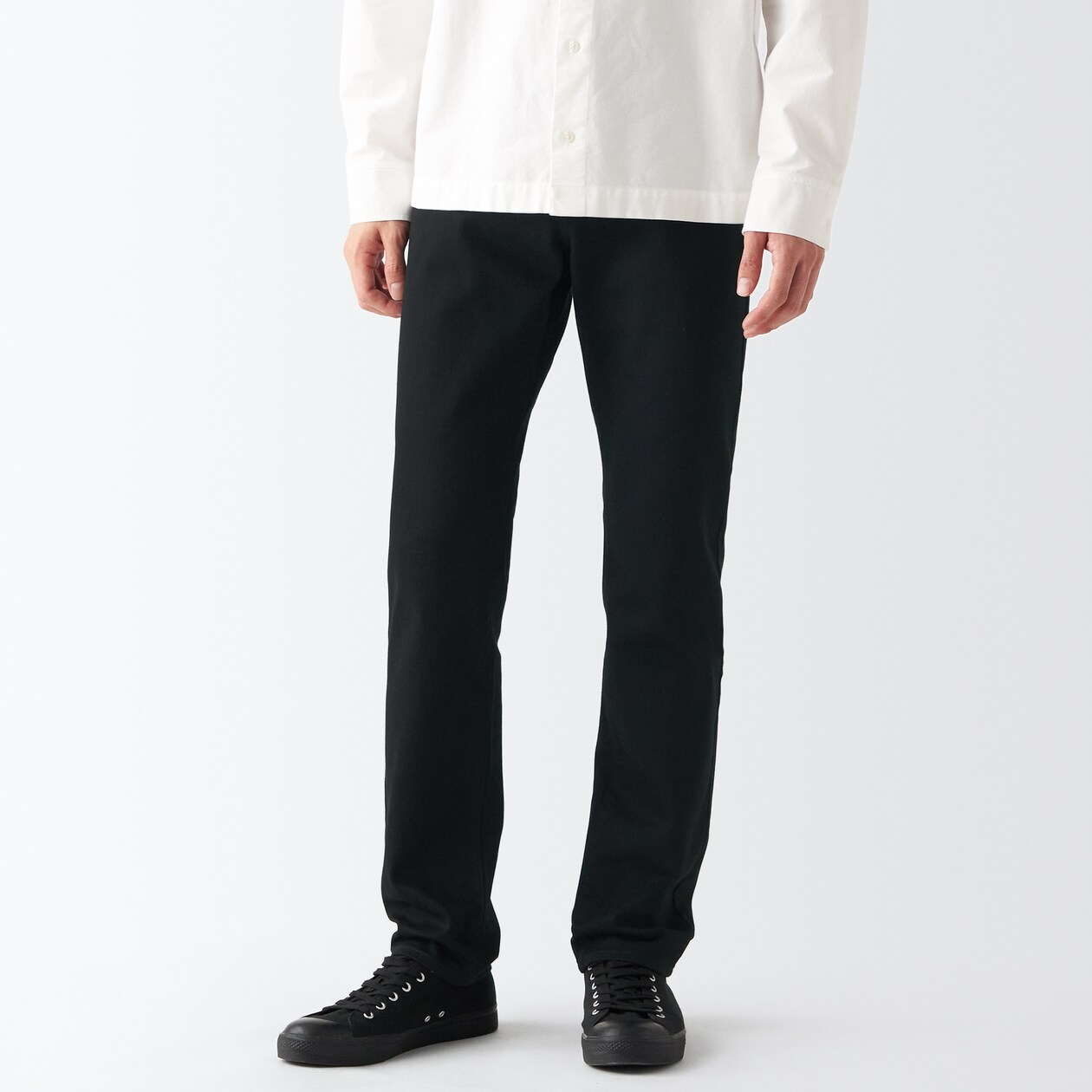 ストレッチデニムスリムパンツ　股下８２ｃｍ　黒
