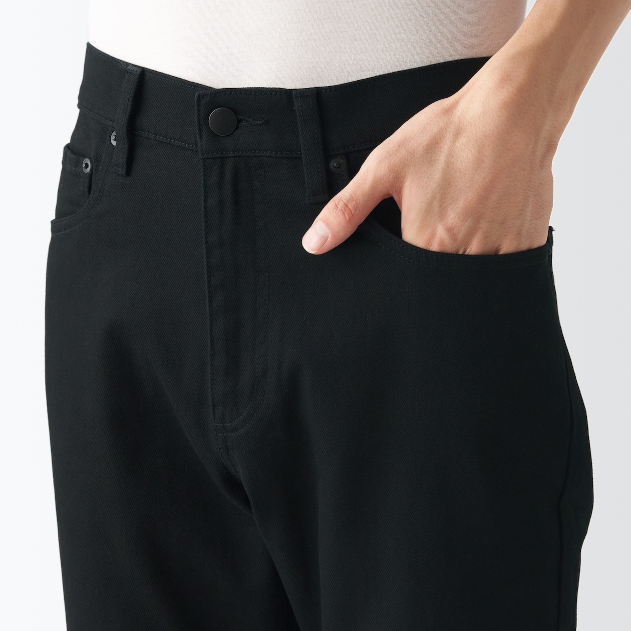 ストレッチデニムスリムパンツ　股下８２ｃｍ　黒