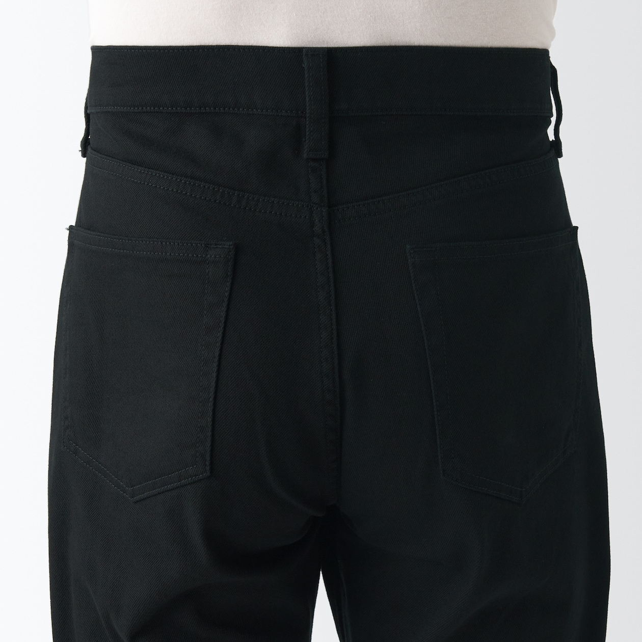 ストレッチデニムスリムパンツ　股下８２ｃｍ　黒