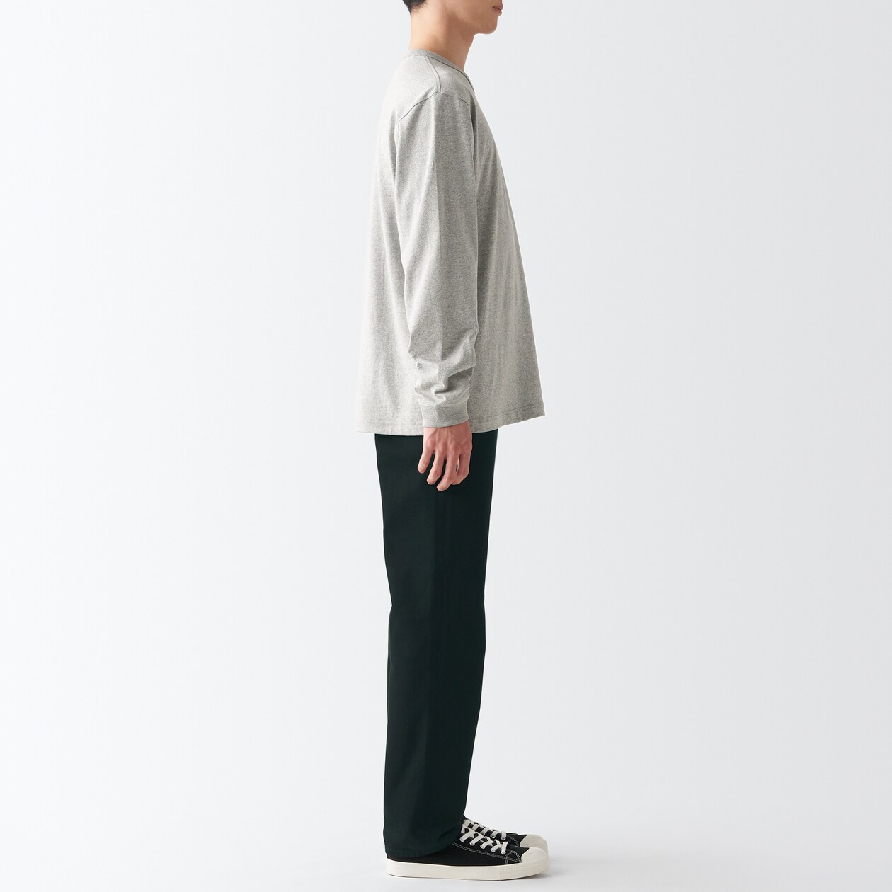 デニムレギュラーパンツ　股下８２ｃｍ　黒