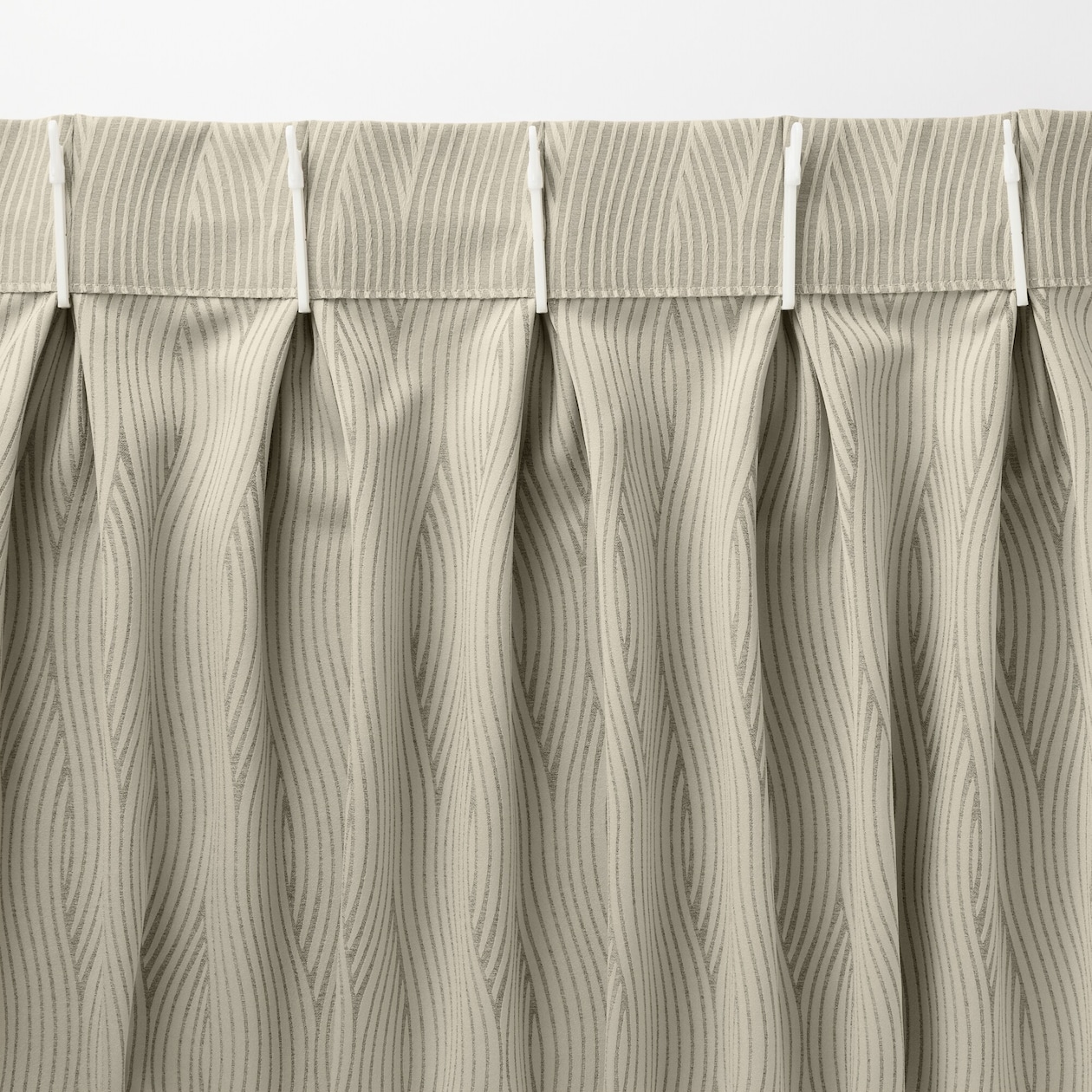 ポリエステルジャガード織波プリーツカーテン２倍ヒダ／ベージュ