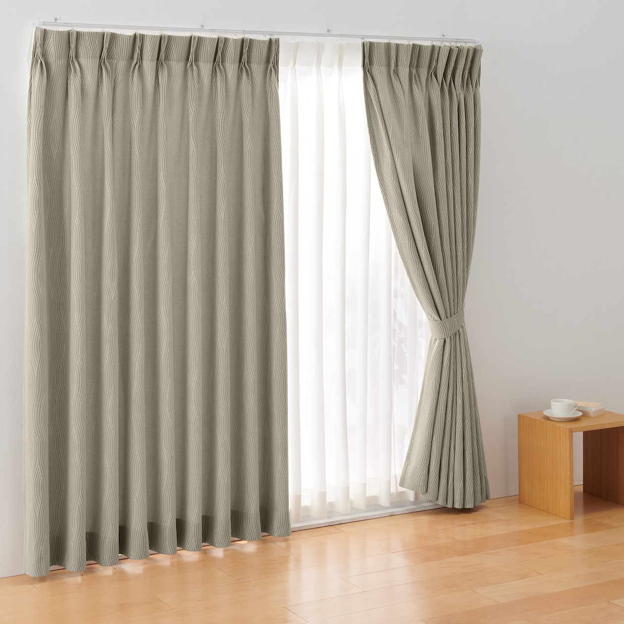 ポリエステルジャガード織波プリーツカーテン２倍ヒダ／ベージュ