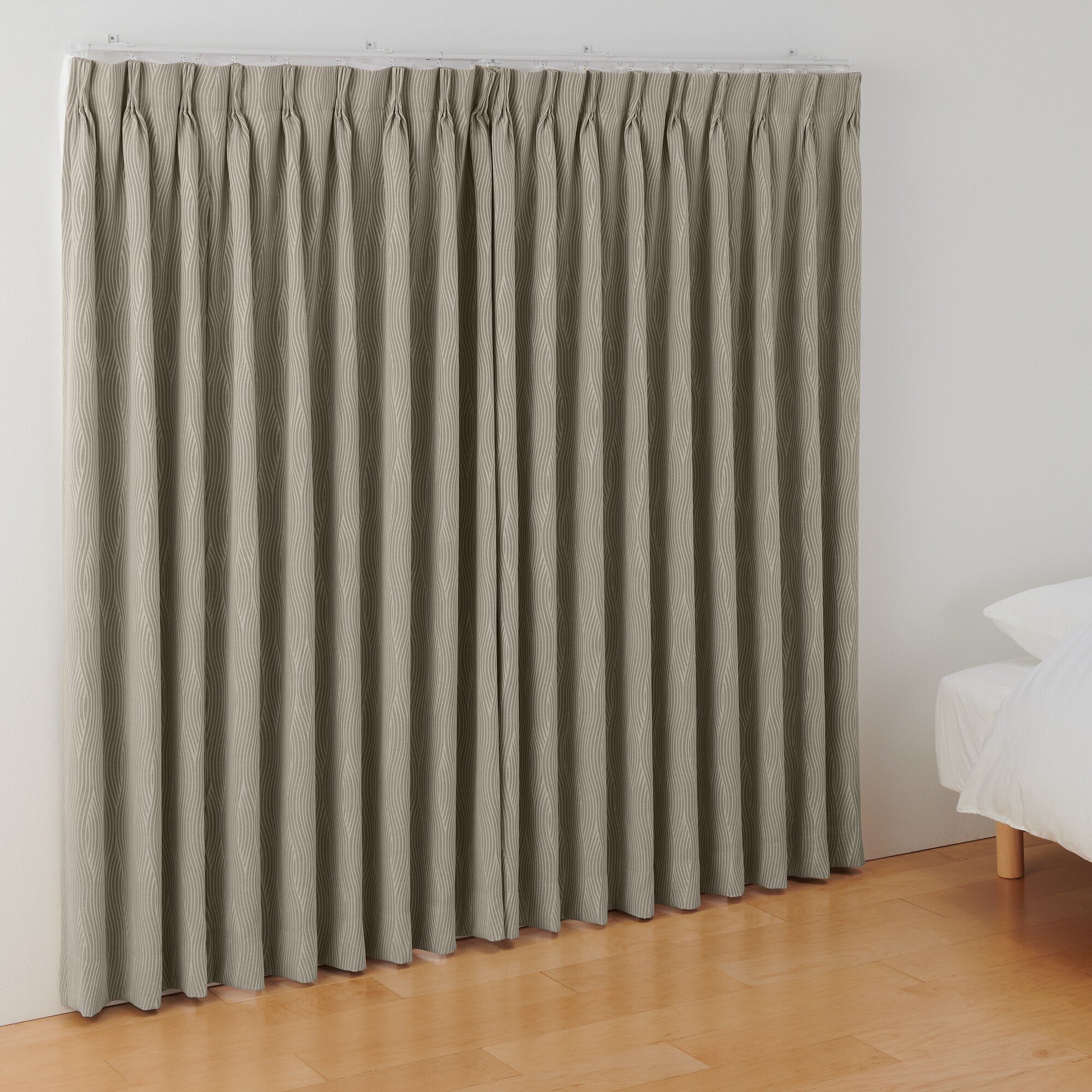 ポリエステルジャガード織波プリーツカーテン２倍ヒダ／遮光裏地付／ベージュ