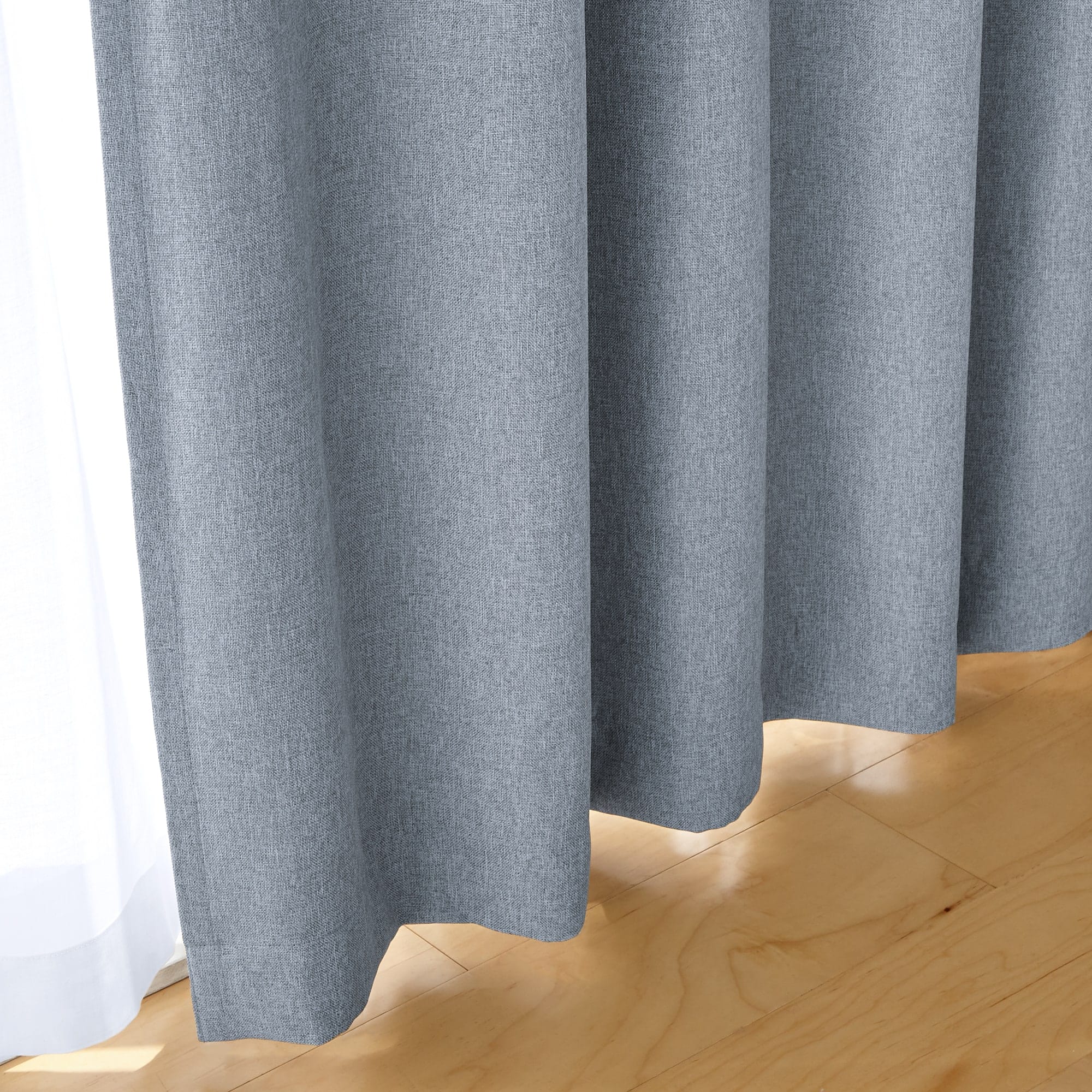 ポリエステルドビー織プリーツカーテン（防炎・遮光性）／フェードブルー