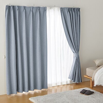 【遮光２級】ポリエステルドビー織プリーツカーテン（防炎・遮光性）／フェードブルー