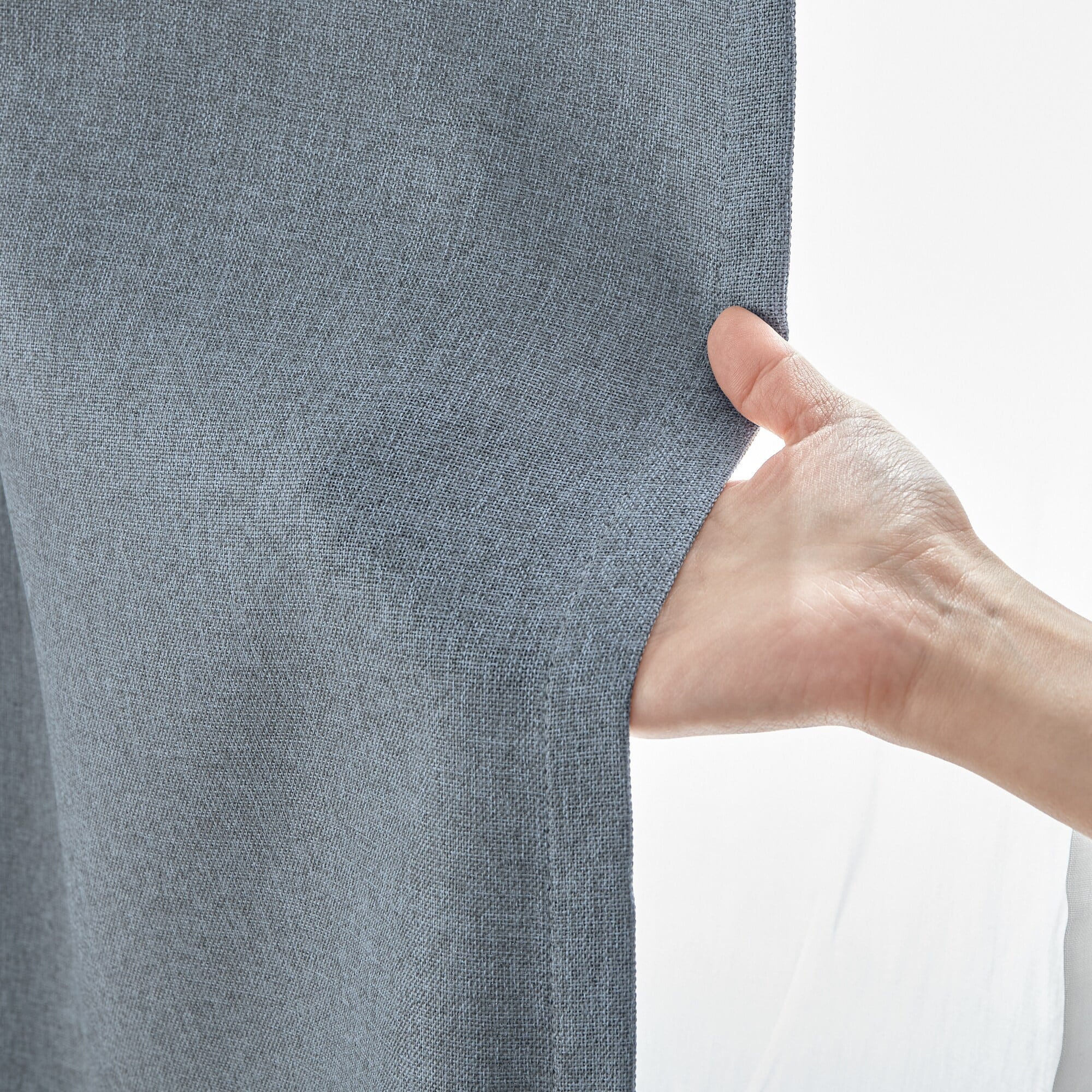 ポリエステルドビー織ハトメカーテン（防炎・遮光性）／フェードブルー